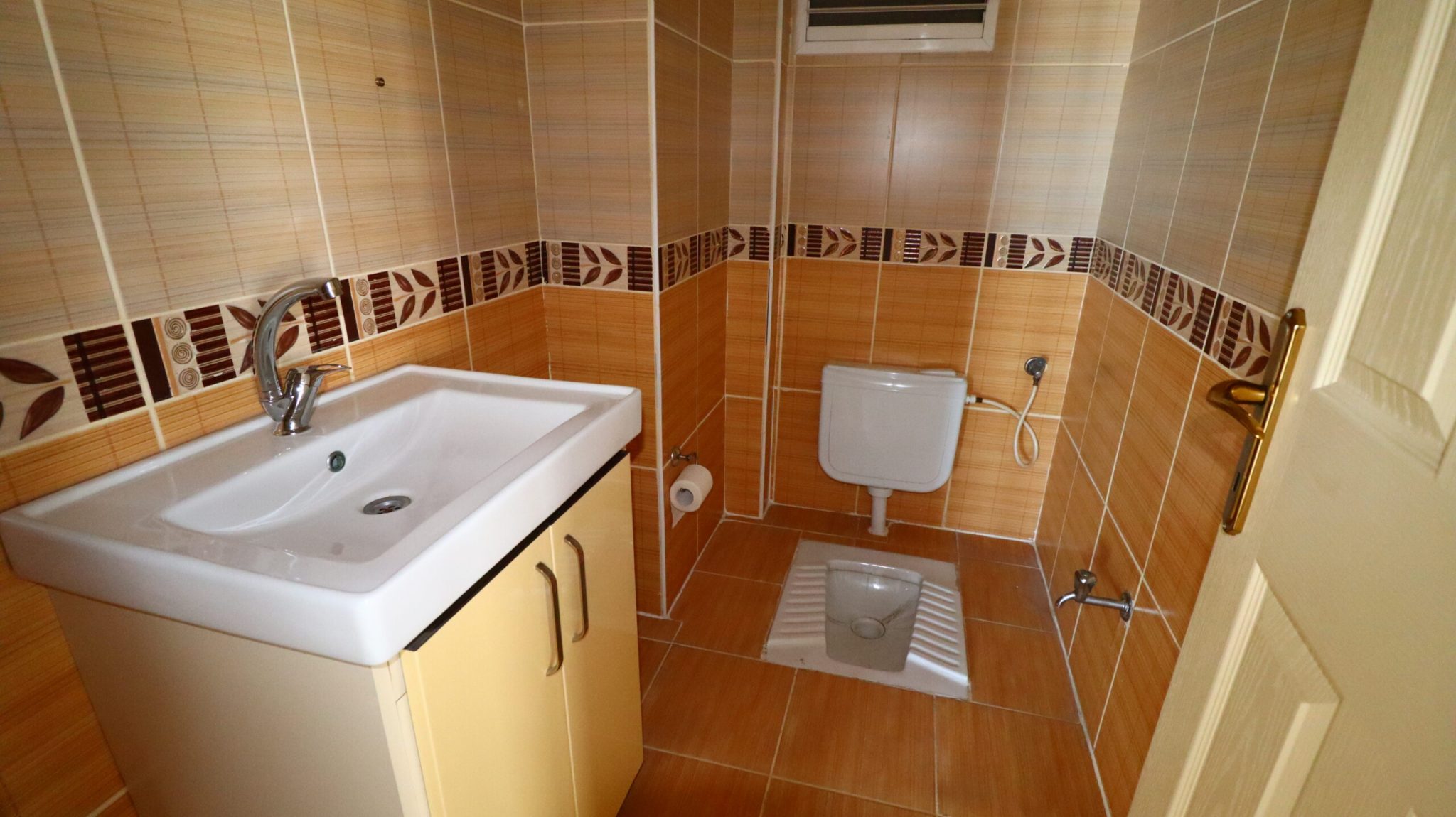 Mersin Erdemli Alata  Deniz Manzaralı  Satılık 3+1 Geniş   Daire