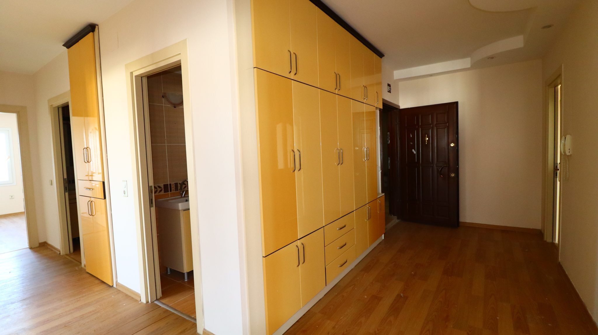 Mersin Erdemli Alata   Zeezicht   3+1 ruime flat te koop
