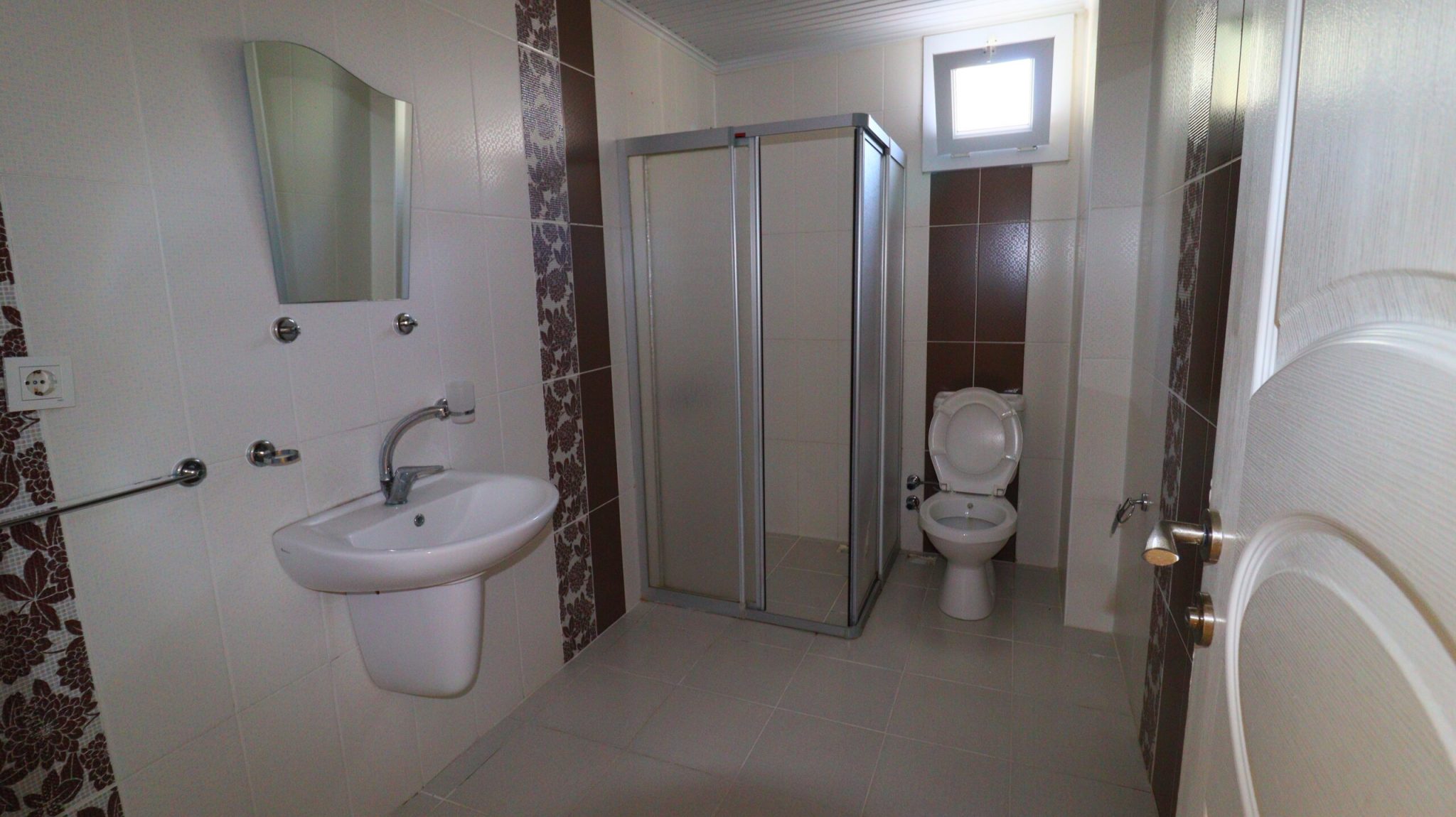 Mersin Erdemli Alata Migros Market Arkası 3+1 Yıllık Kiralık Daire
