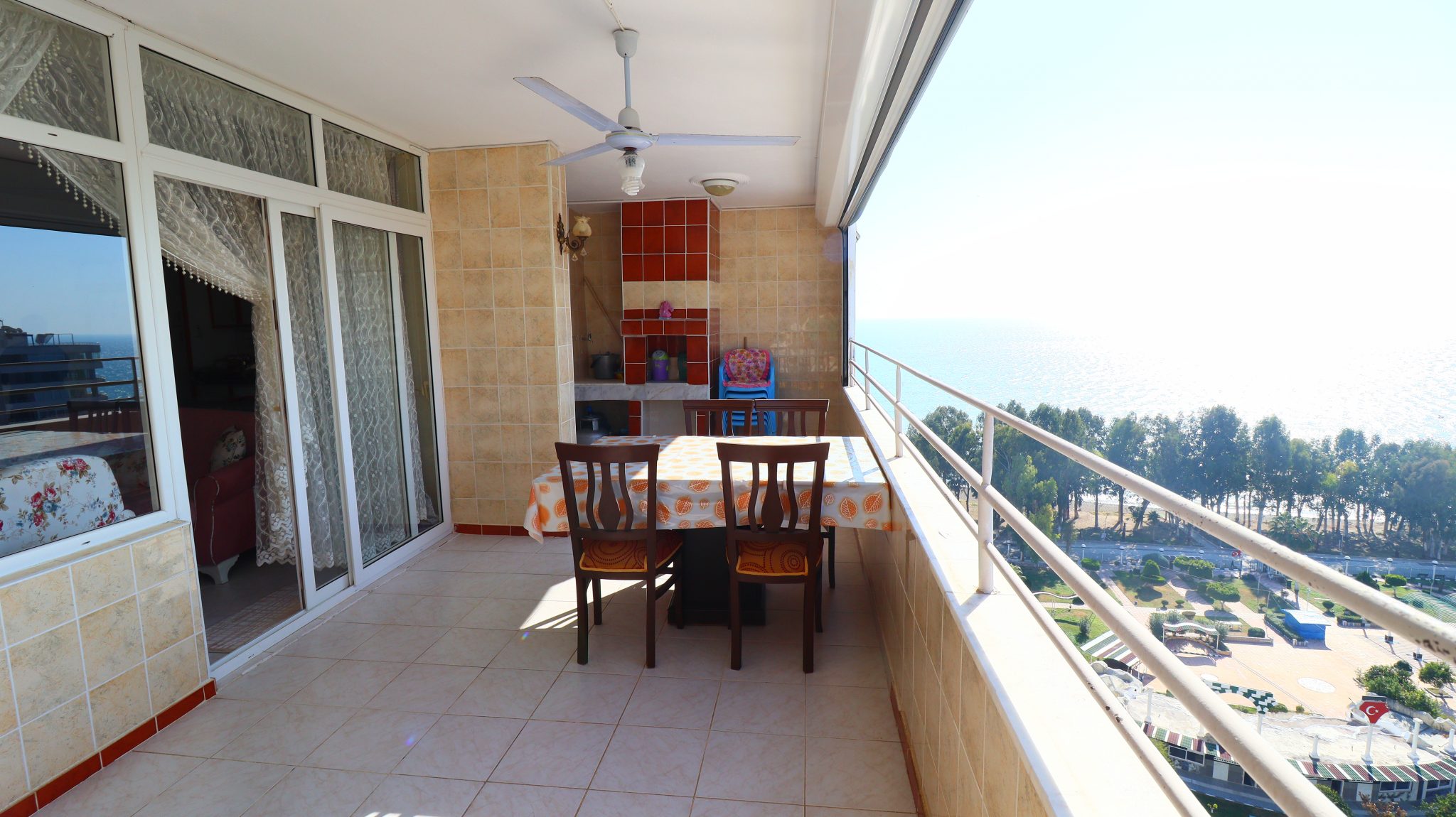 Mersin Erdemli Tömük Dogan Aguapark Sitesi 2+1 gepflegte Wohnung zu verkaufen