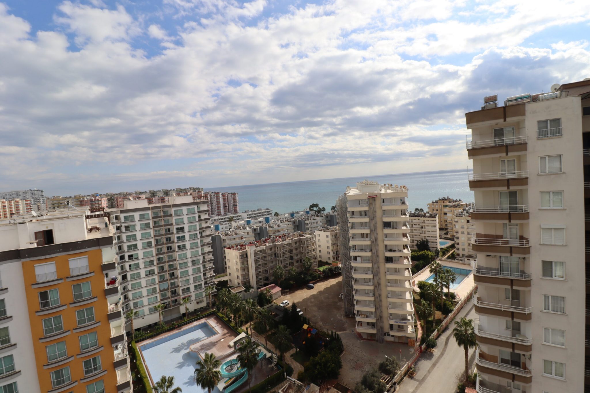 Mersin Erdemli Tömük Pınar Sitesi Eşyalı Satılık 4+1 Daire