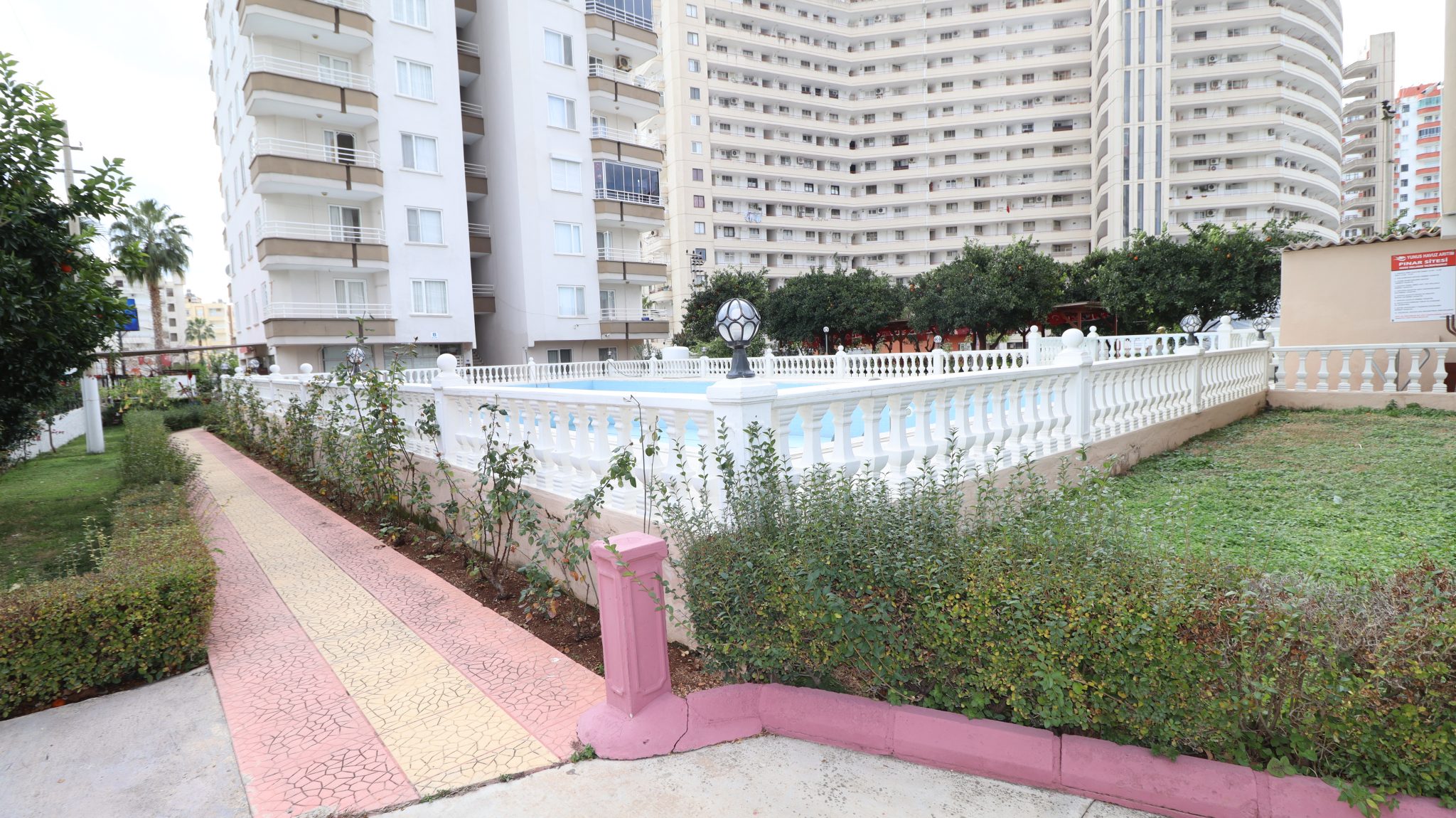 Mersin Erdemli Tömük Pınar Sitesi Furnished 4+1 Flat for Sale