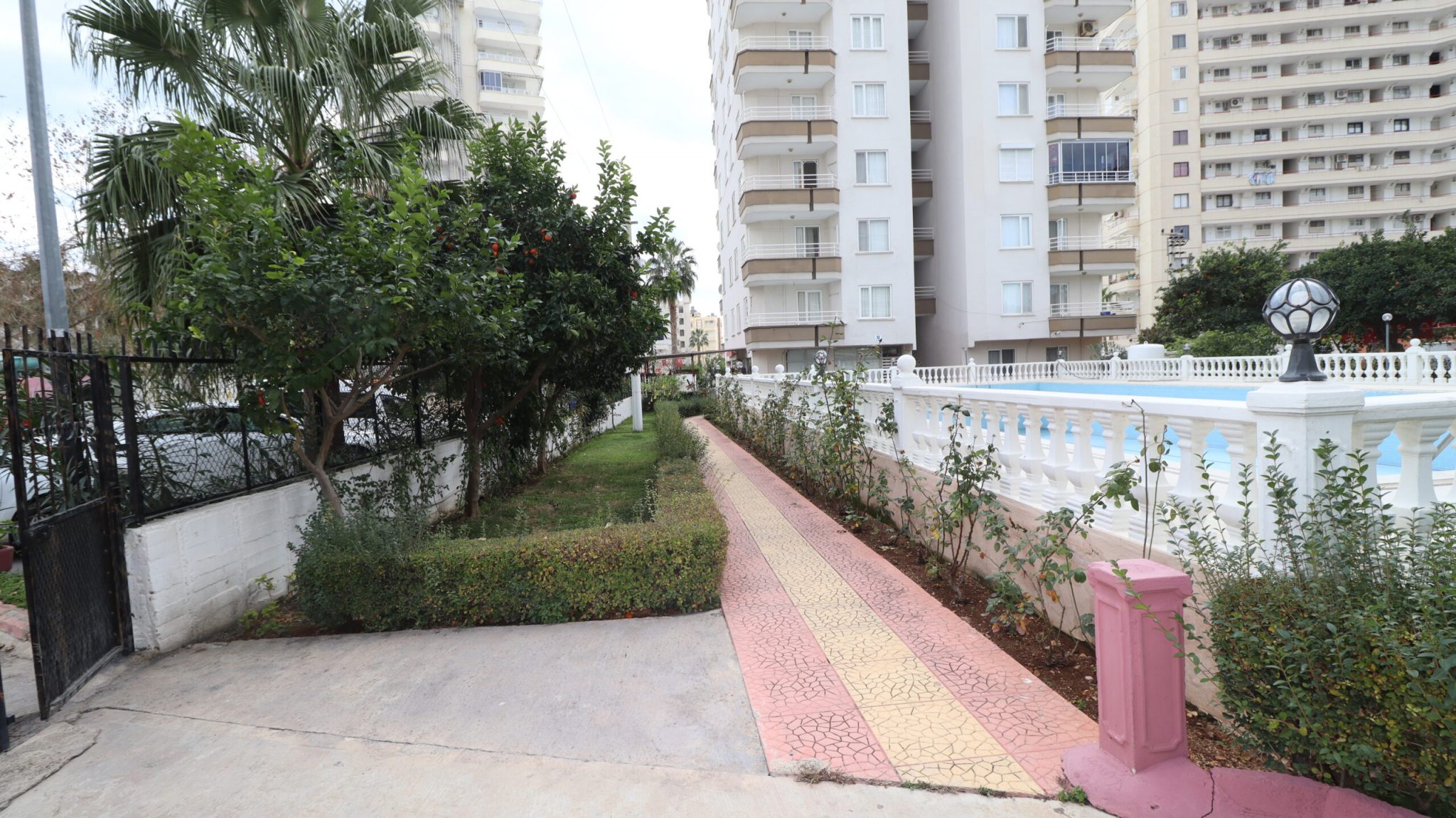 Mersin Erdemli Tömük Pınar Sitesi Eşyalı Satılık 4+1 Daire