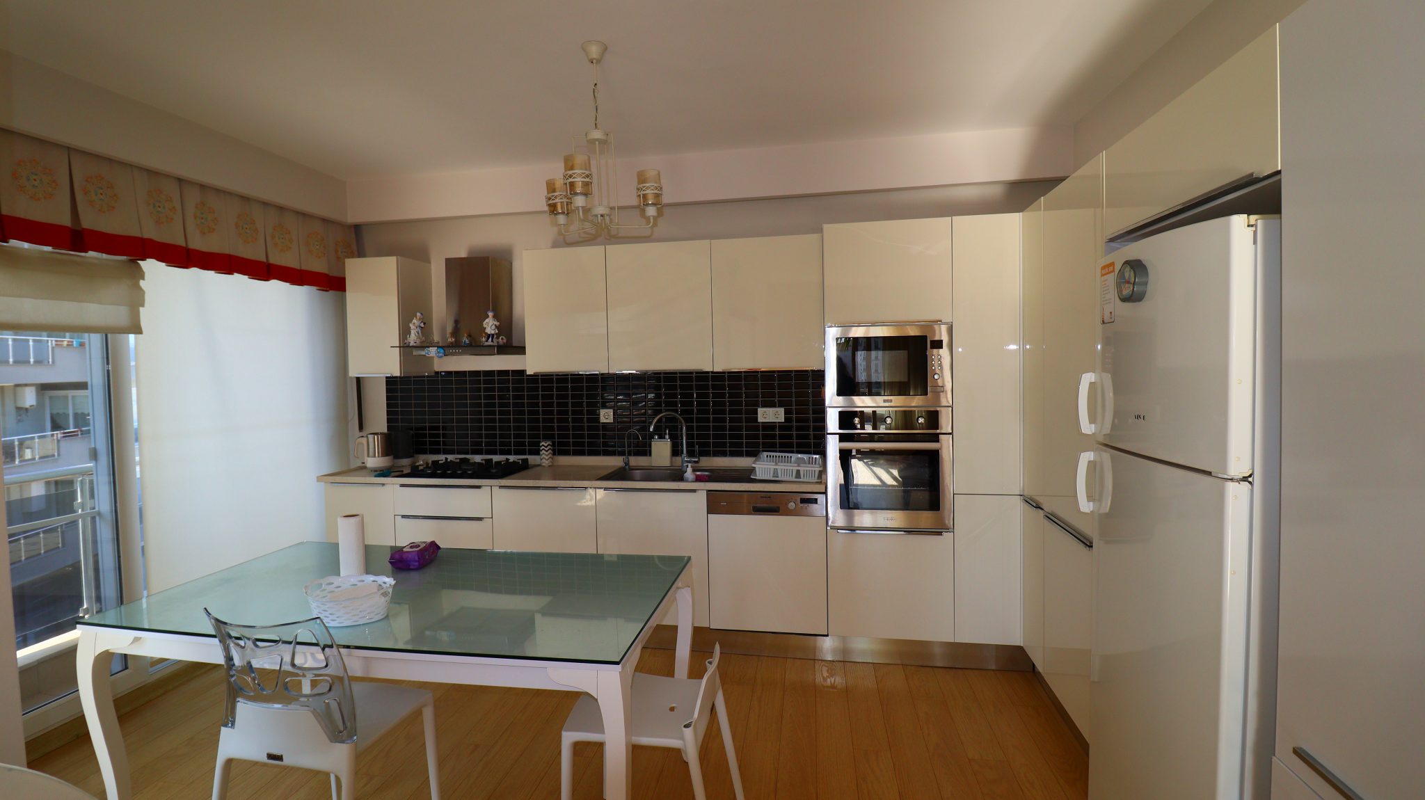 Mersin Erdemli Club Bahçeşehir Sitesi 4+1 Luxuswohnung zum Verkauf