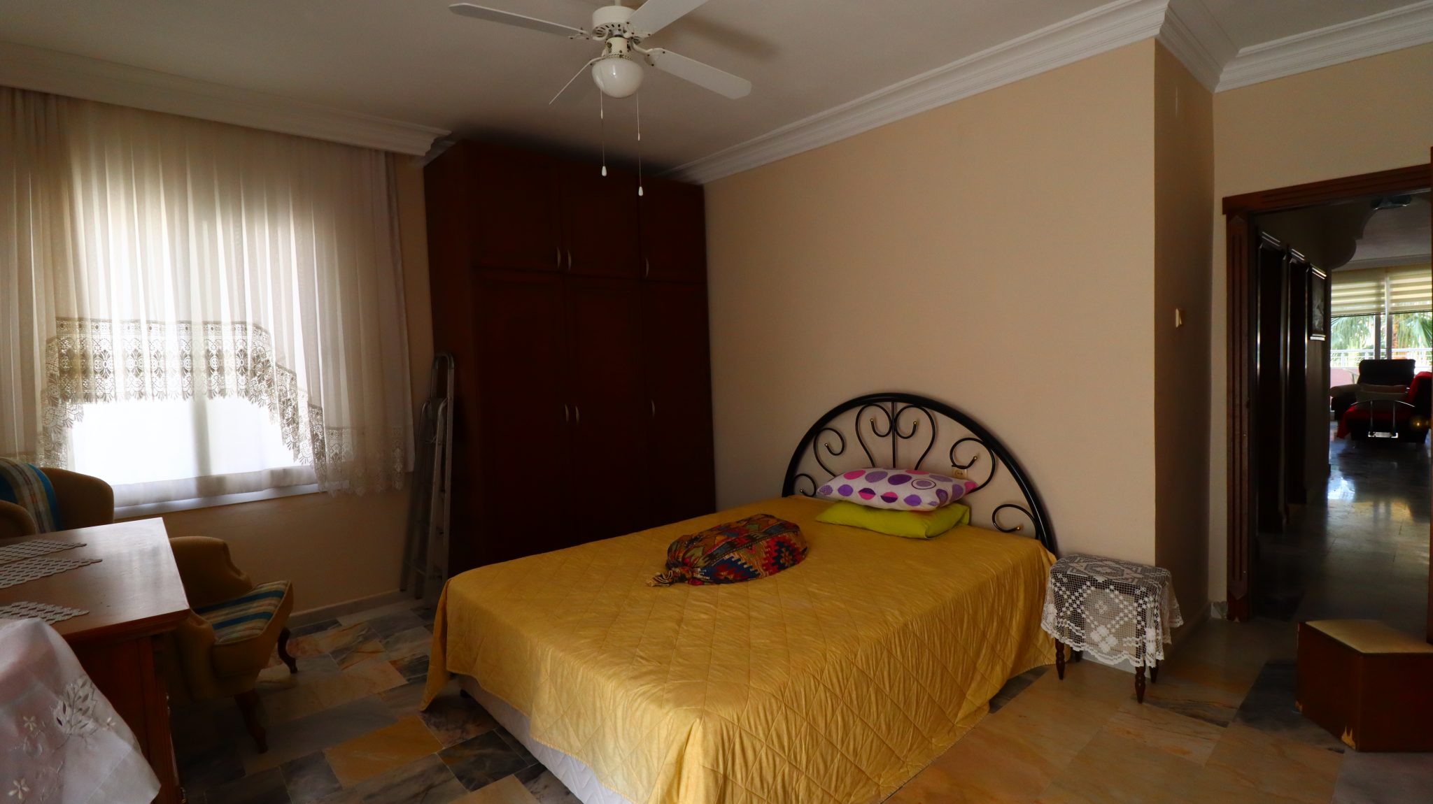 Mersin Erdemli Kumkuyu Alkent Sitesi 3+1 Wohnung zu verkaufen