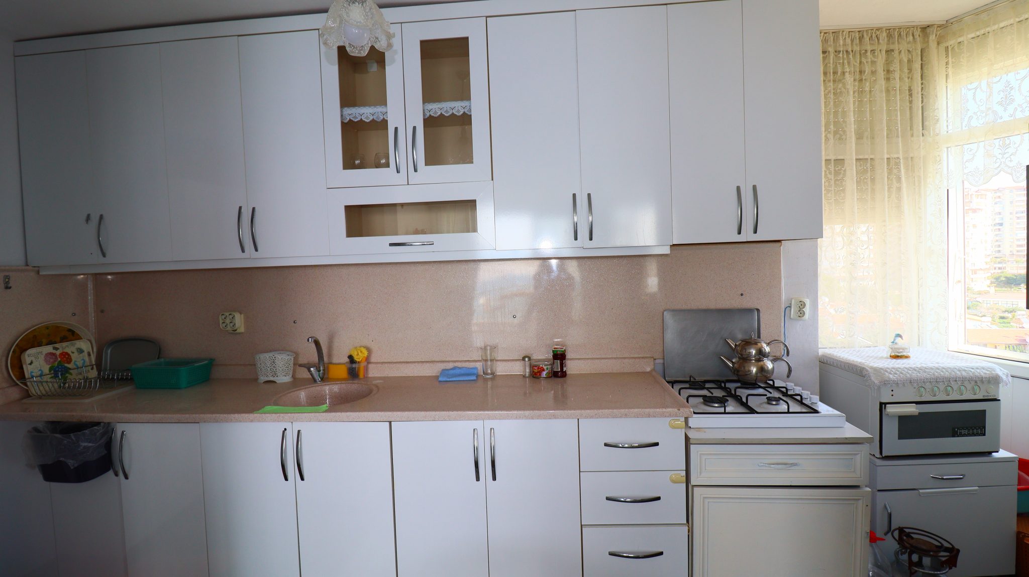 Möblierte 3+1 Wohnung zur Miete in Mersin Erdemli Arpaçbahşiş Özaltın Palmiye Beachfront