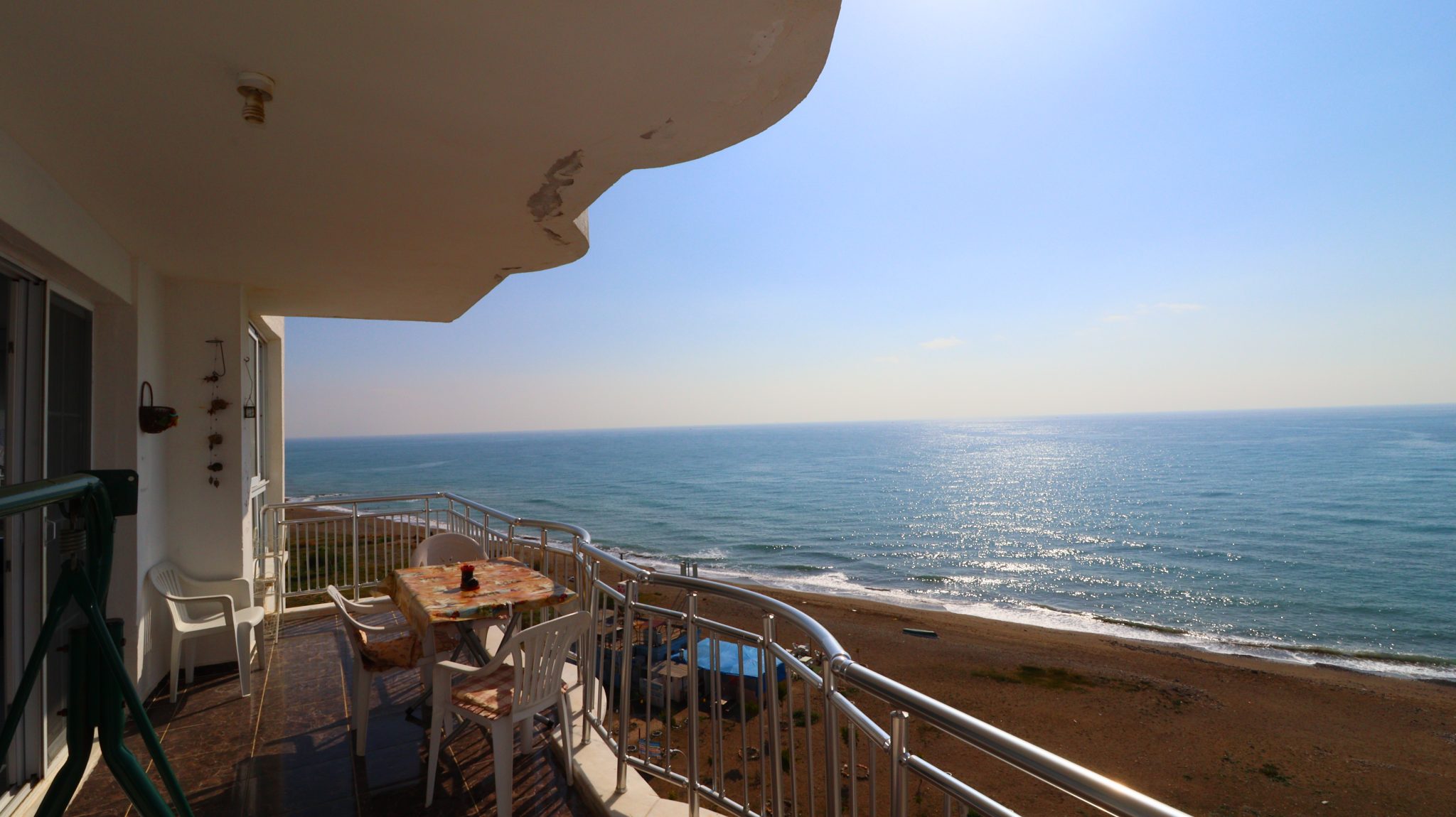 Möblierte 3+1 Wohnung zur Miete in Mersin Erdemli Arpaçbahşiş Özaltın Palmiye Beachfront