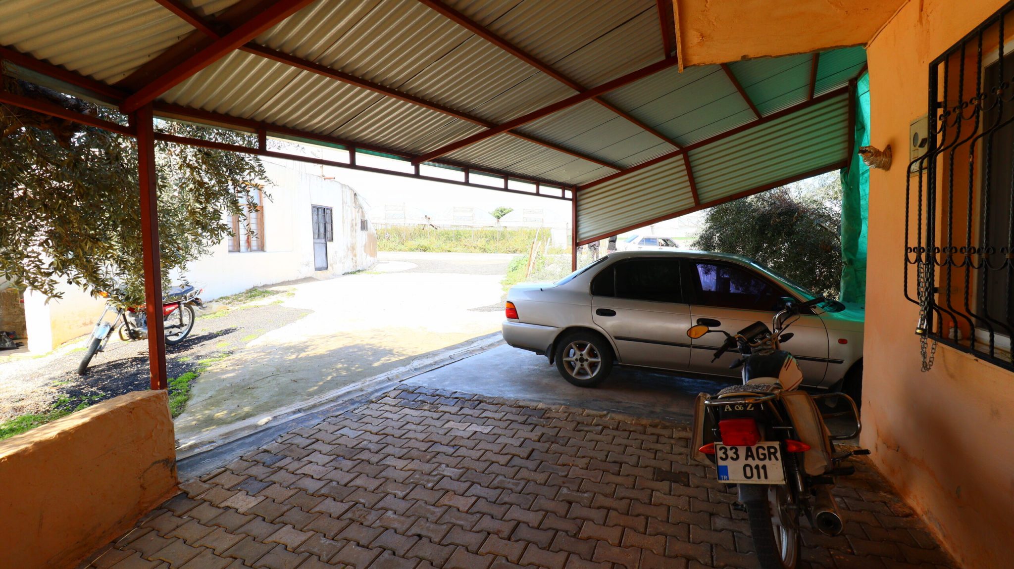 Mersin Erdemli Karyağdı Mevkii 500 m2 Tarla İçinde Satılık Ev