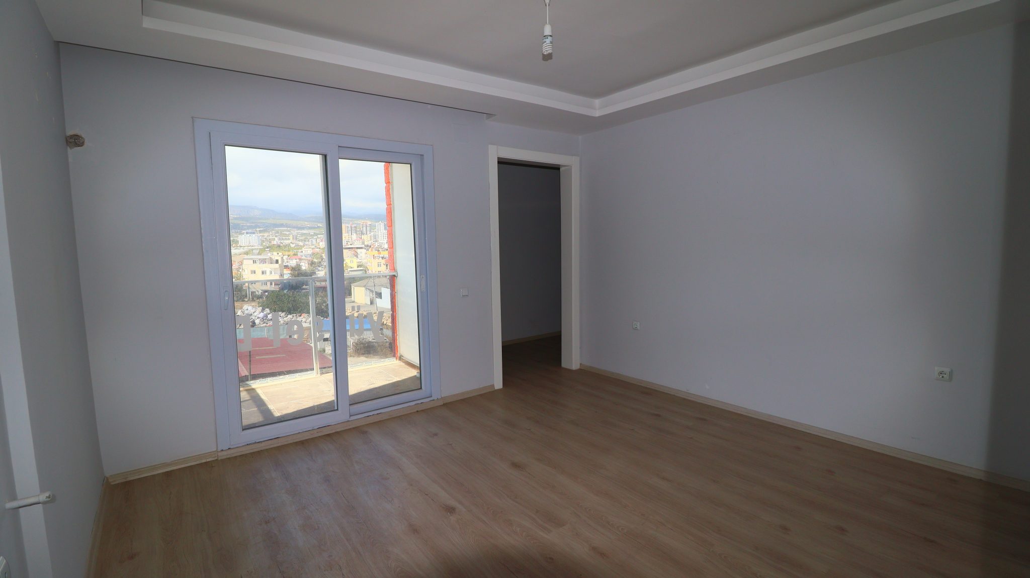 Mersin Erdemli Koyuncu Yuksel Demir 3+1 geräumige Wohnung zu verkaufen