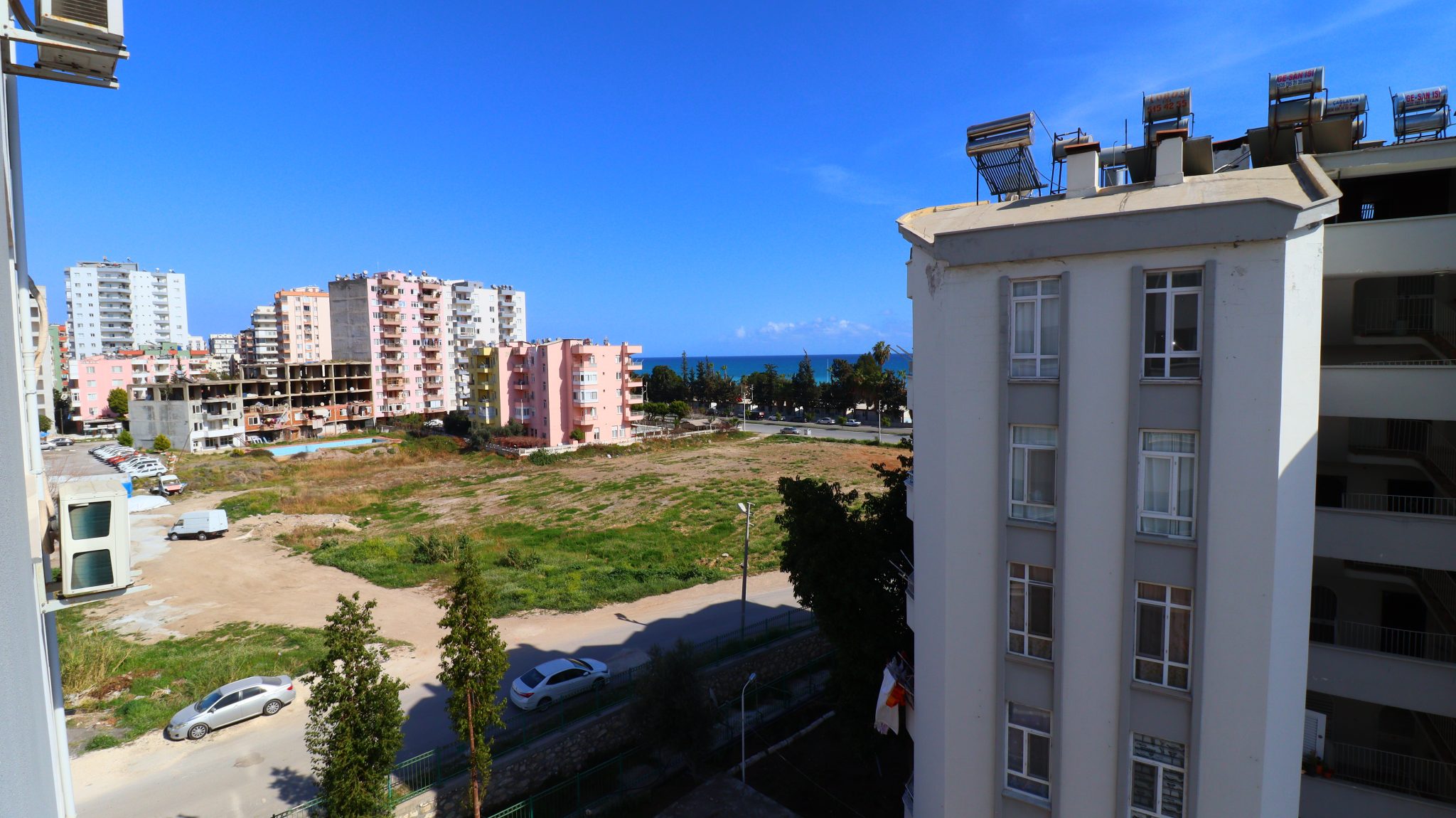 Mersin Erdemli Koyuncu Yuksel Demir 3+1 geräumige Wohnung zu verkaufen