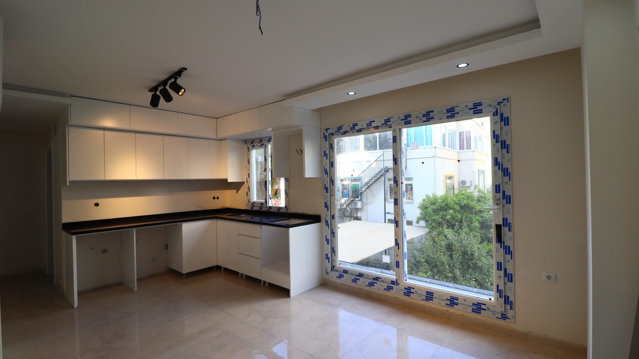 1+1 Flat for Sale with Sea View in Mersin Erdemli Alata