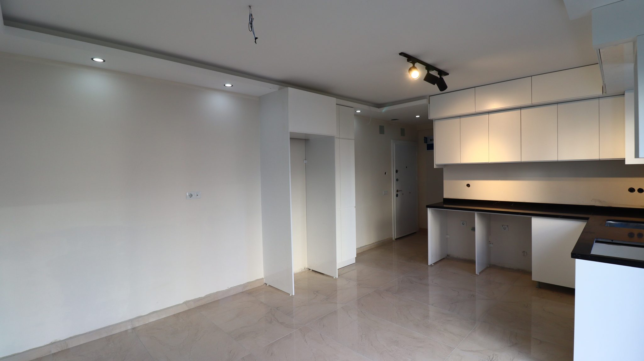 1+1 Flat for Sale with Sea View in Mersin Erdemli Alata