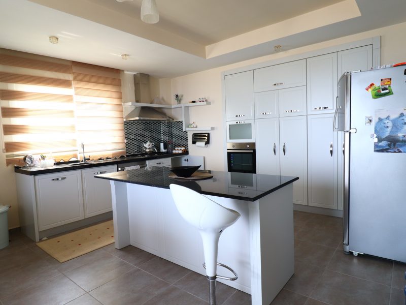 Mersin Erdemli Alata Oba Plaza Satılık 5+1 Dublex Daire