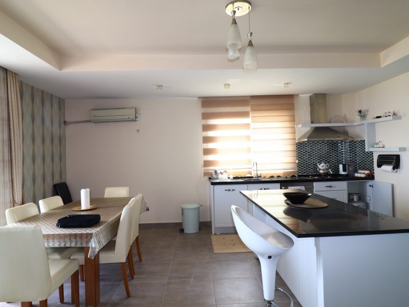 Mersin Erdemli Alata Oba Plaza Satılık 5+1 Dublex Daire