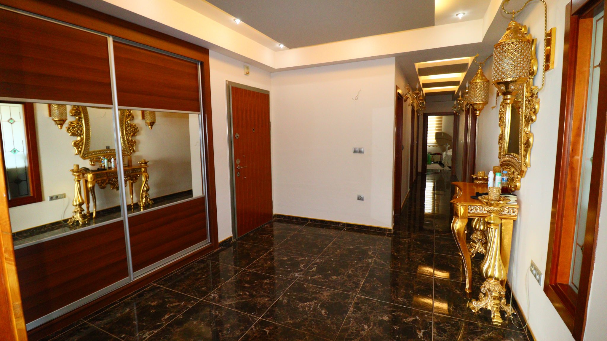 Mersin Erdemli Alatapark Site Front Blocks 4+1 Luxuswohnung zum Verkauf