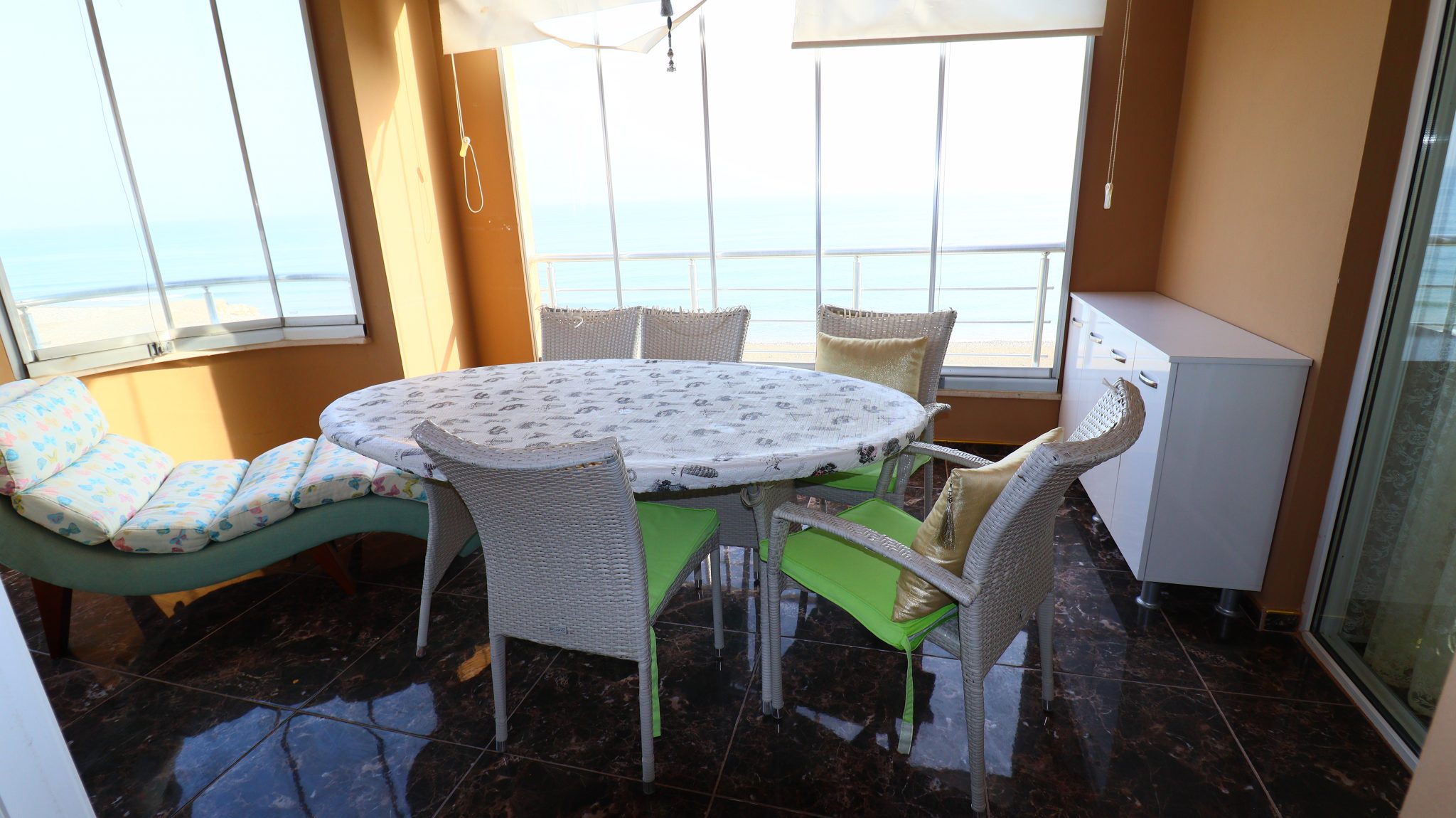 Mersin Erdemli Alatapark Site Front Blocks 4+1 Luxuswohnung zum Verkauf
