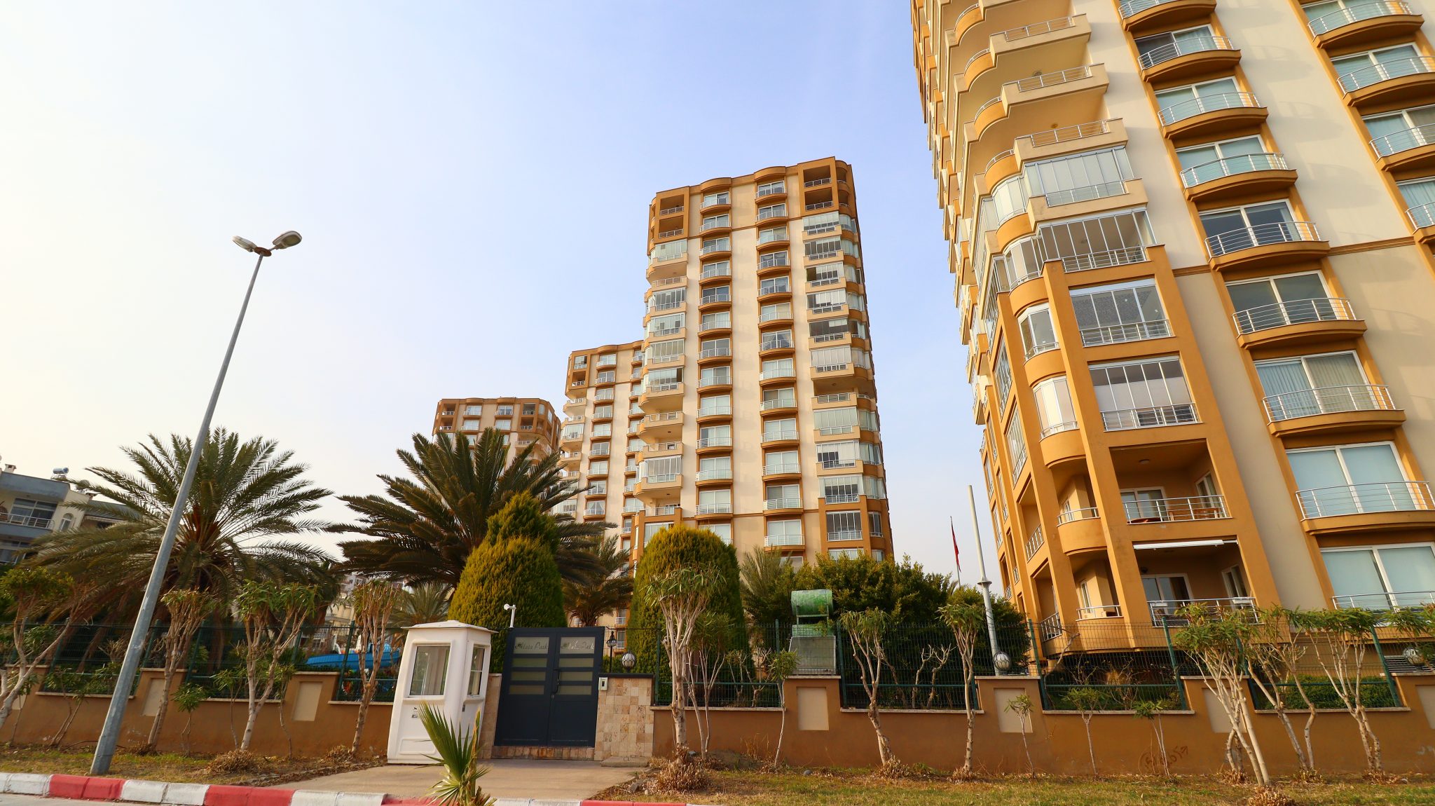 Mersin Erdemli Alatapark Site Front Blocks 4+1 Luxuswohnung zum Verkauf