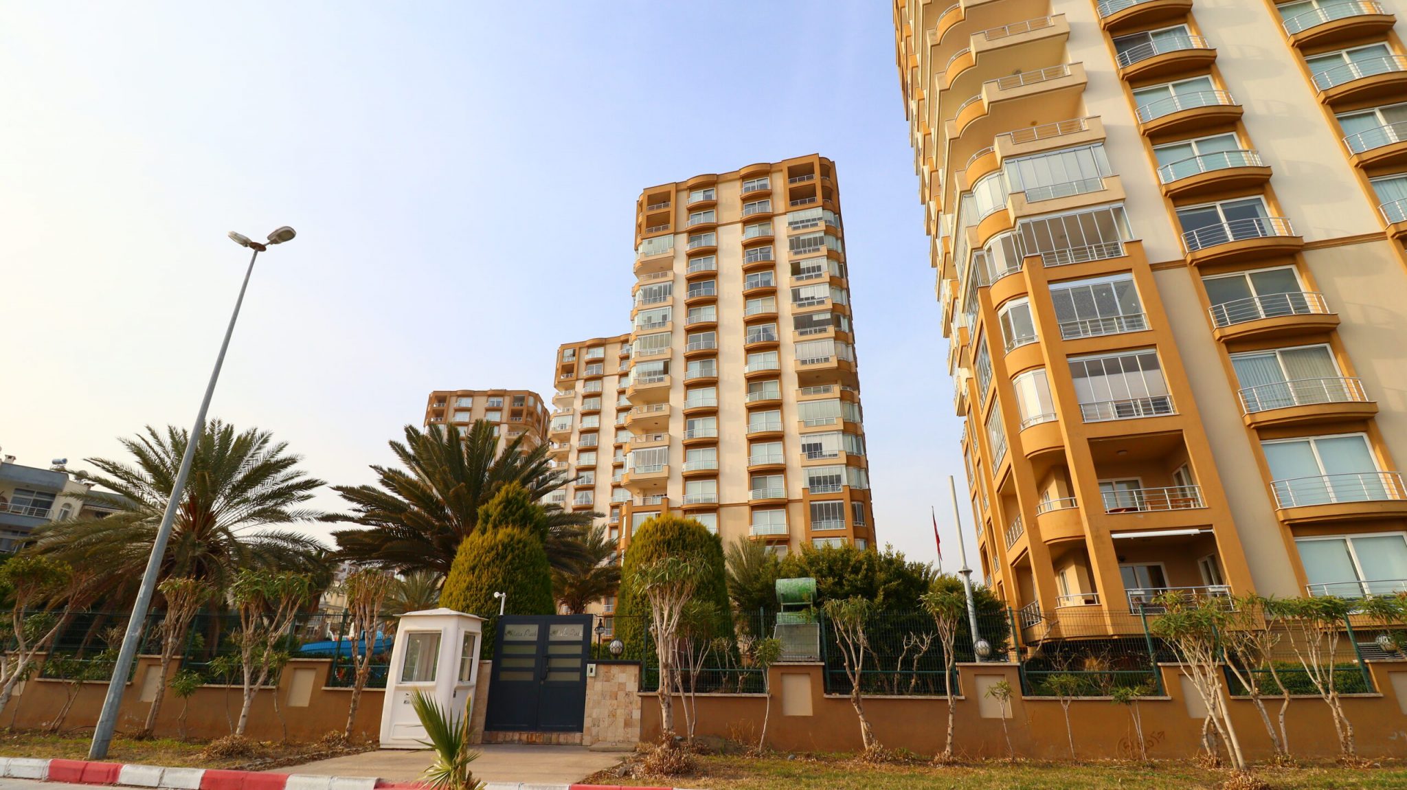 Mersin Erdemli Alatapark Sitesi Ön Bloklar Satılık 4+1 Lüks Daire