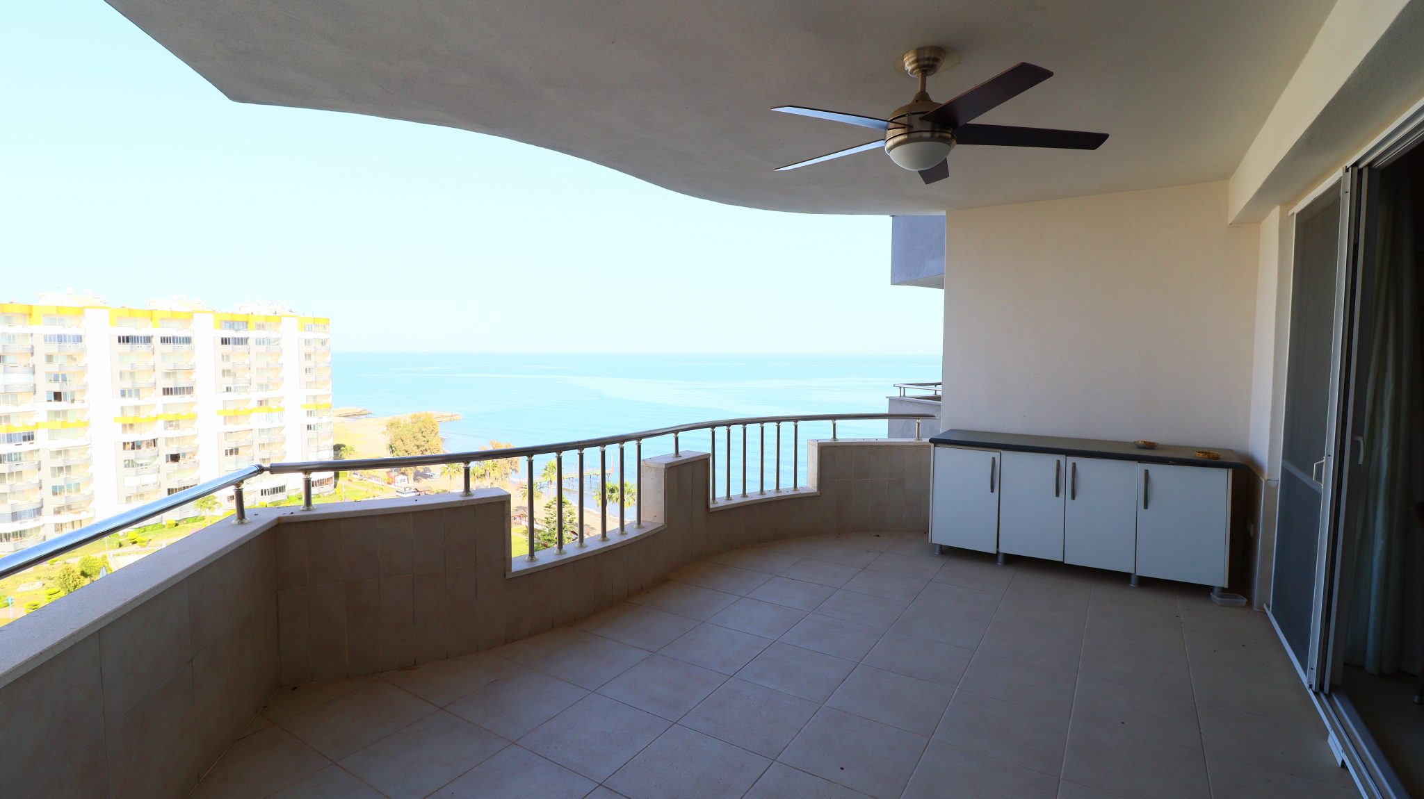 Mersin Erdemli Kargipınarı Queenaba Complex 3+1 E Block Wohnung zu verkaufen