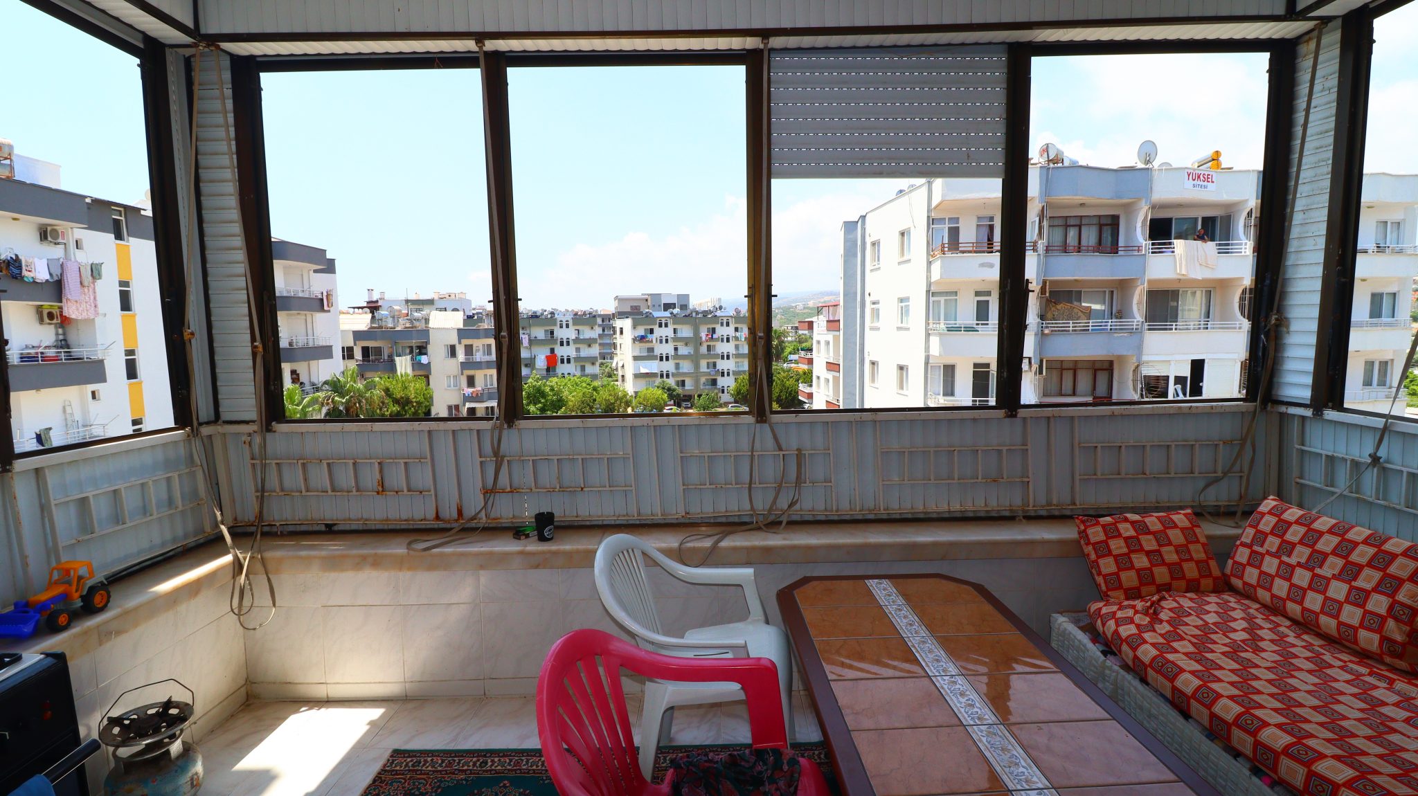 Möblierte 2+1 Wohnung mit Meerblick zu vermieten in Mersin Erdemli Kocahasanlı