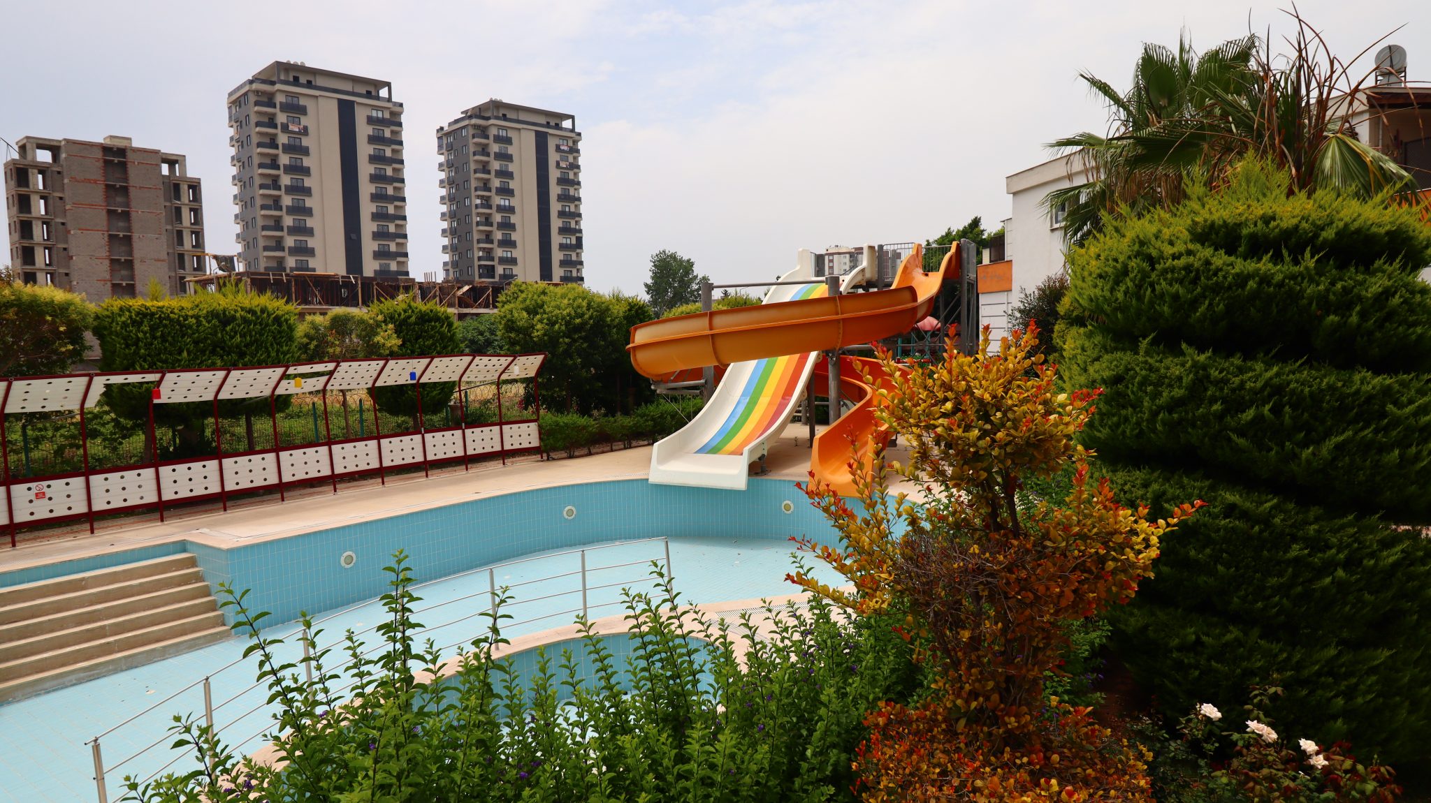 Mersin Erdemli Kargipinari Heaven Court 2+1 Wohnung zu verkaufen