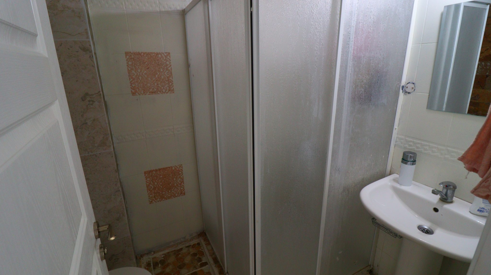 Mersin Erdemli Tömük Ferienkomplex 2+1 gepflegte Wohnung zu verkaufen