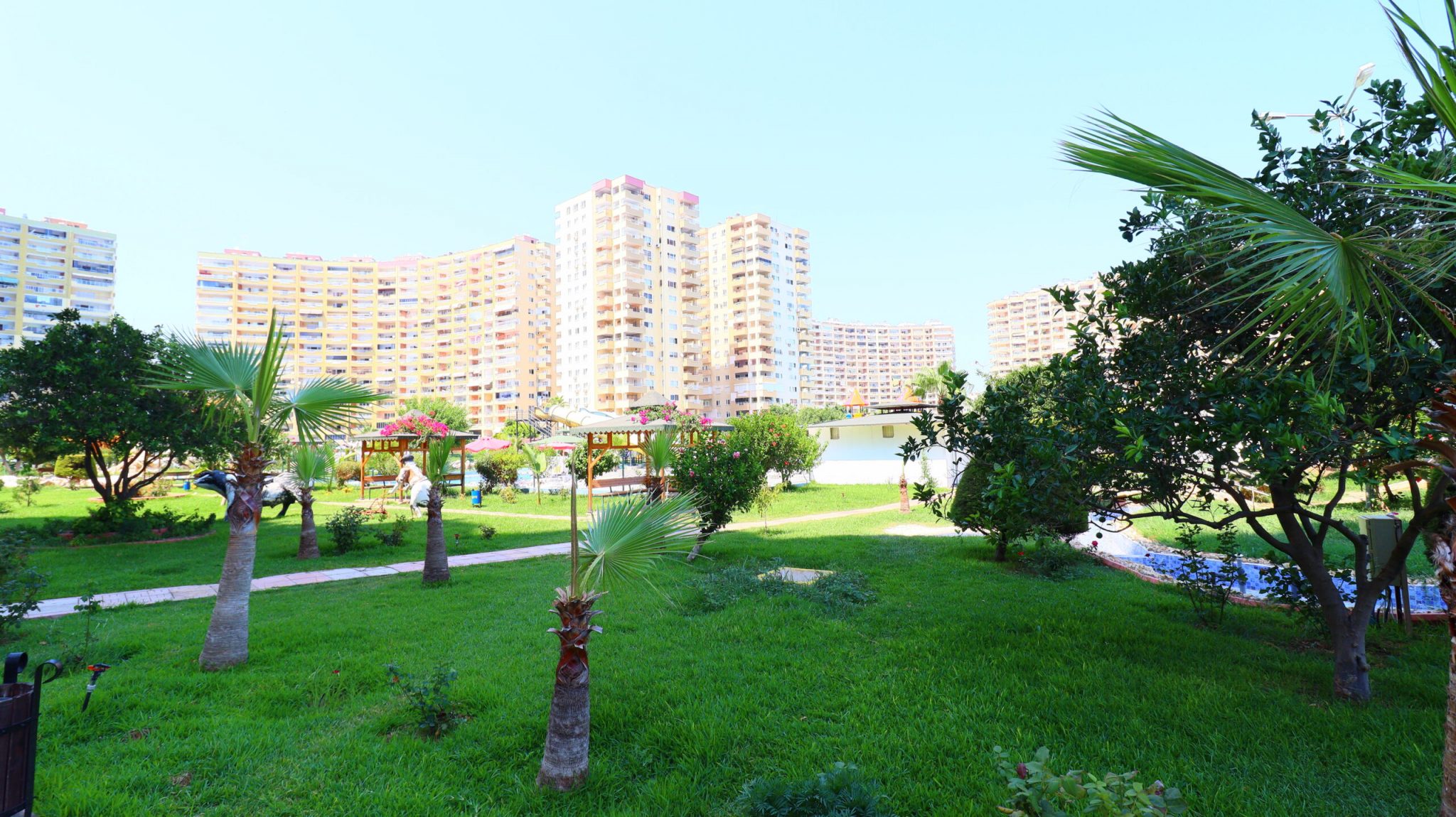 Mersin Erdemli Tömük Flamingo 8 Sitesi Ön Blok Satılık 2+1 Geniş Daire