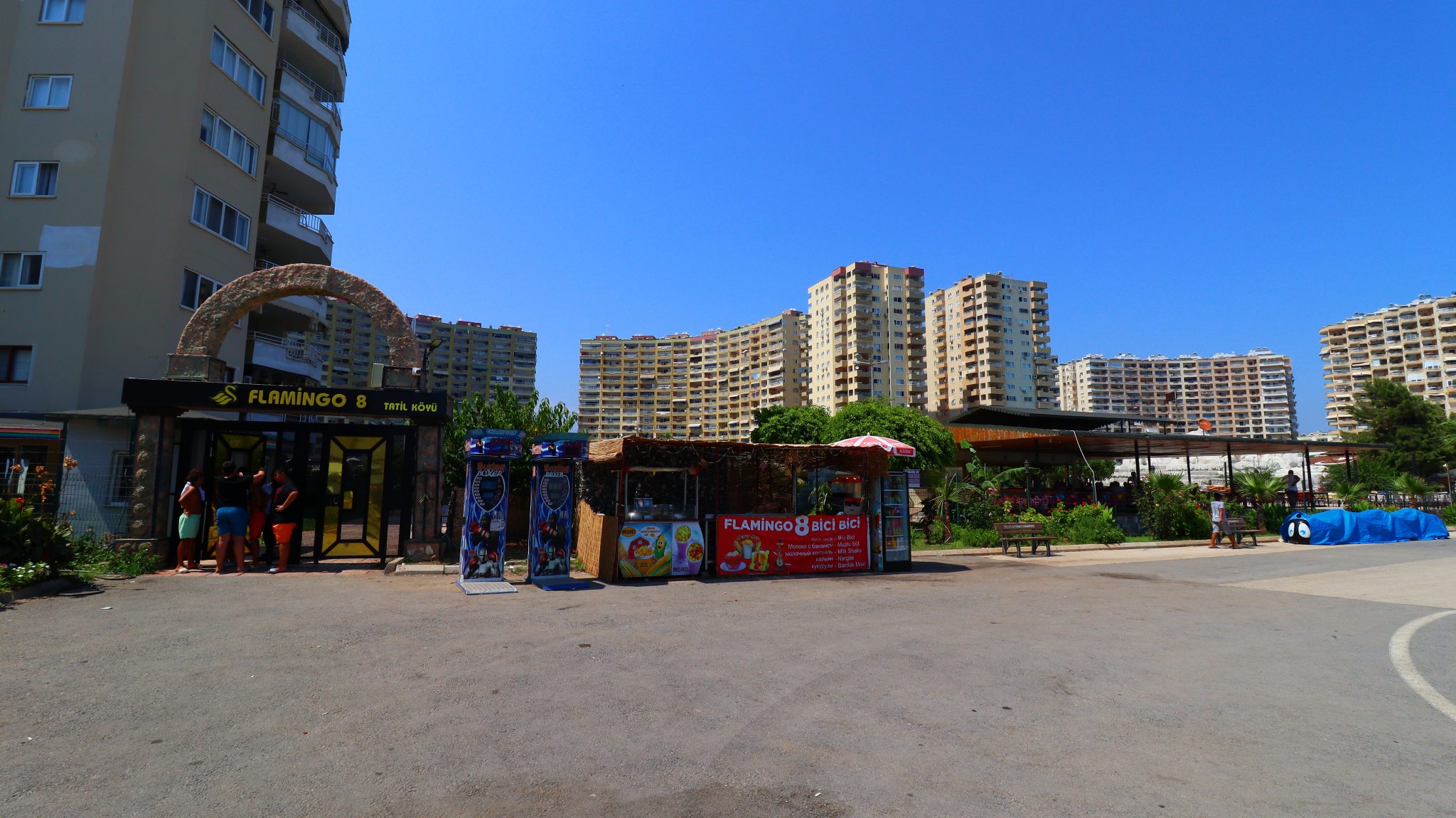 Mersin Erdemli Tömük Flamingo 8 Site Front Block 2+1 Geräumige Wohnung zu verkaufen