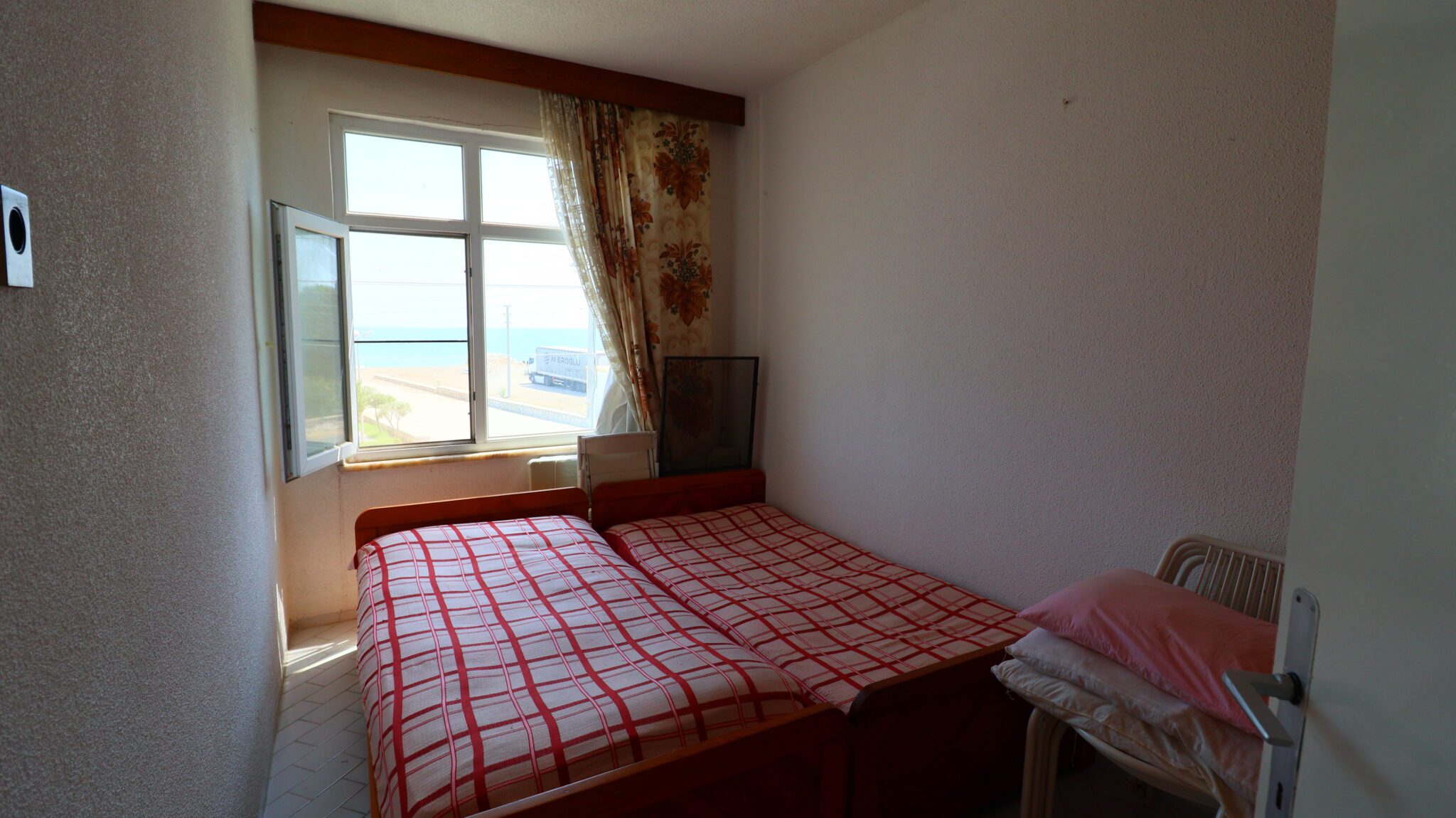 Mersin Erdemli Güzeldağ Sitesi Ön Blok Satılık 2+1 Köşe Daire
