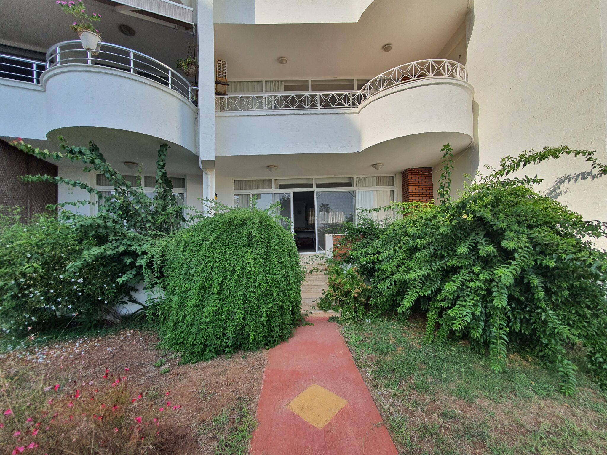 Erdemli Arpaçbahşiş Denize Sıfır Yıldız Taşı Sitesi Satılık Bahçe Dubleksi