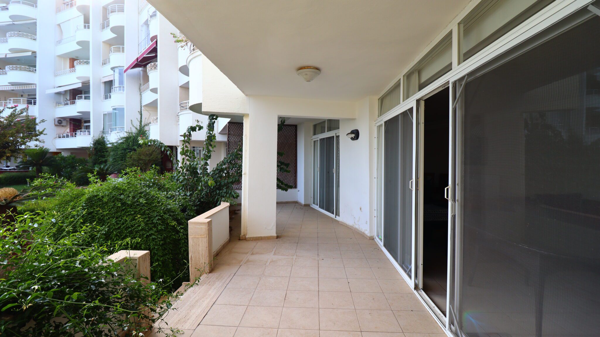 Erdemli Arpaçbahşiş Denize Sıfır Yıldız Taşı Sitesi Satılık Bahçe Dubleksi