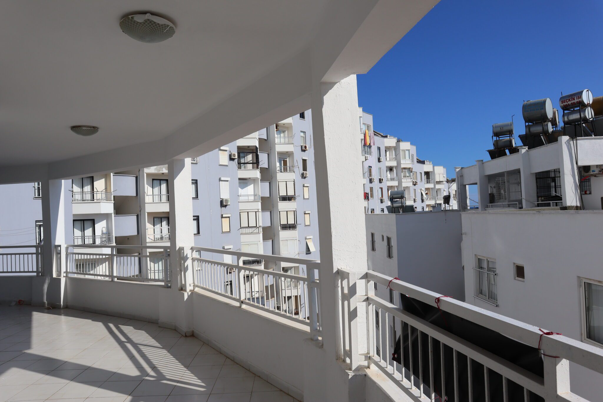 Mersin Erdemli Tömük Öner Tatil Sitesi 3+1 Eşyalı Satılık Köşe Daire