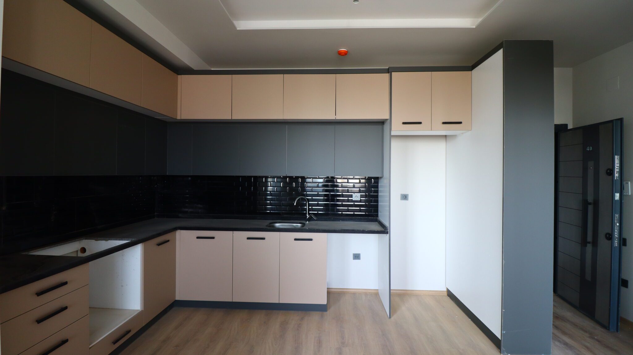 Mersin Erdemli Tömük Exen Satılık 1+1 Köşe Daire