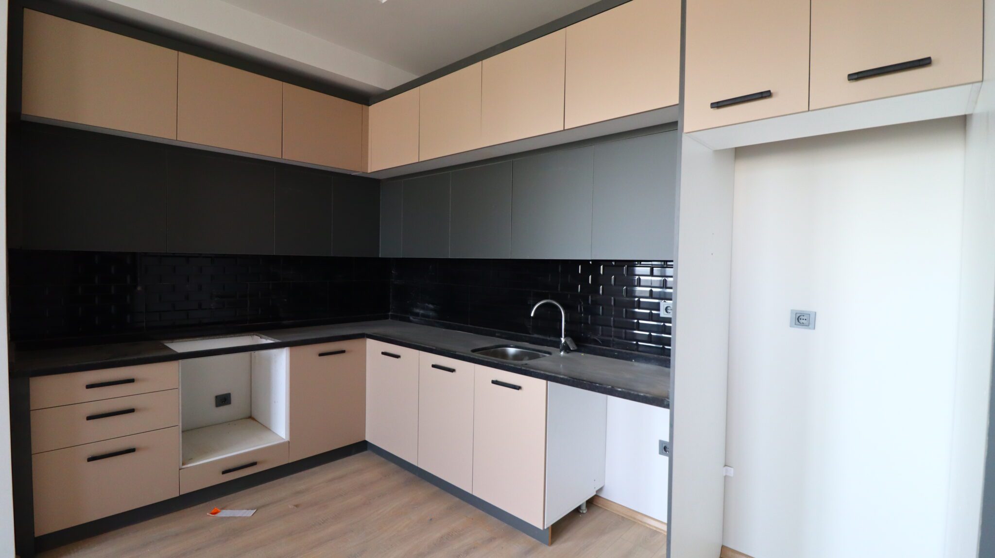 Mersin Erdemli Tömük Exen Satılık 1+1 Köşe Daire