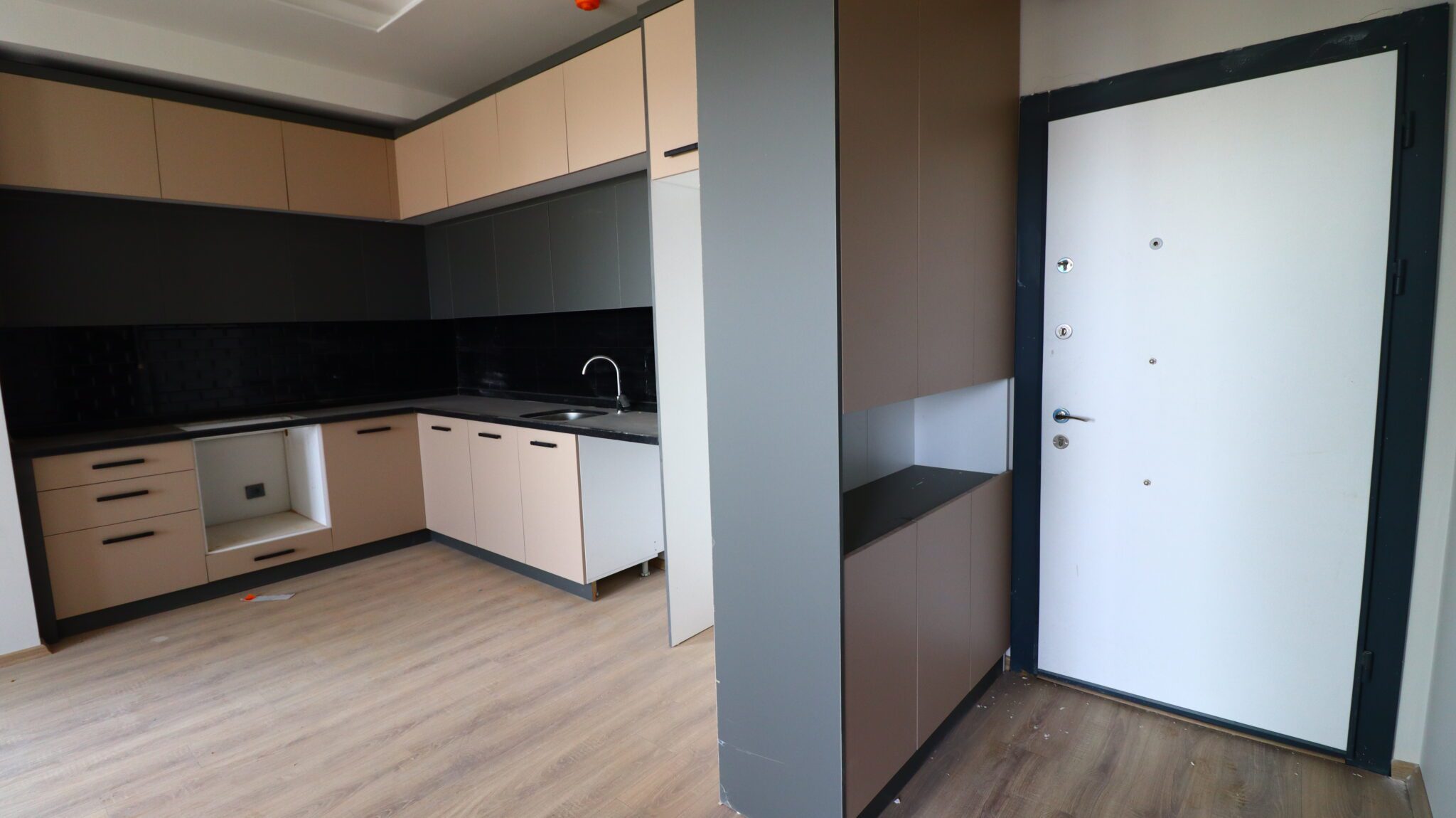 Mersin Erdemli Tömük Exen Satılık 1+1 Köşe Daire