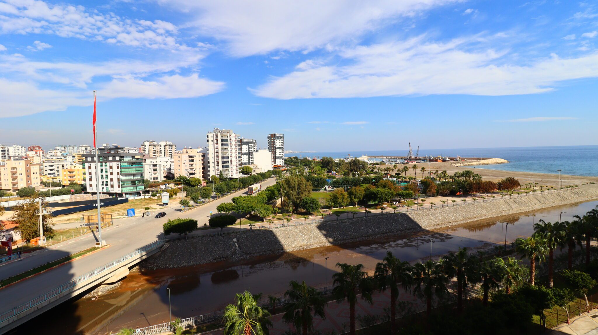 Mersin Erdemli Alatapark Sitesi Deniz Manzaralı Satılık 4+1 Daire