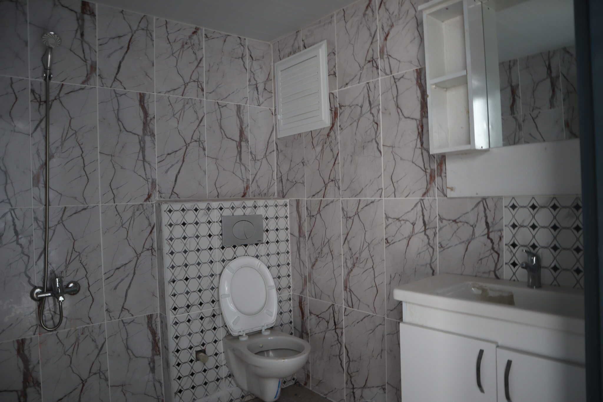 Wohnung zu verkaufen in Mersin Erdemli Koyuncu