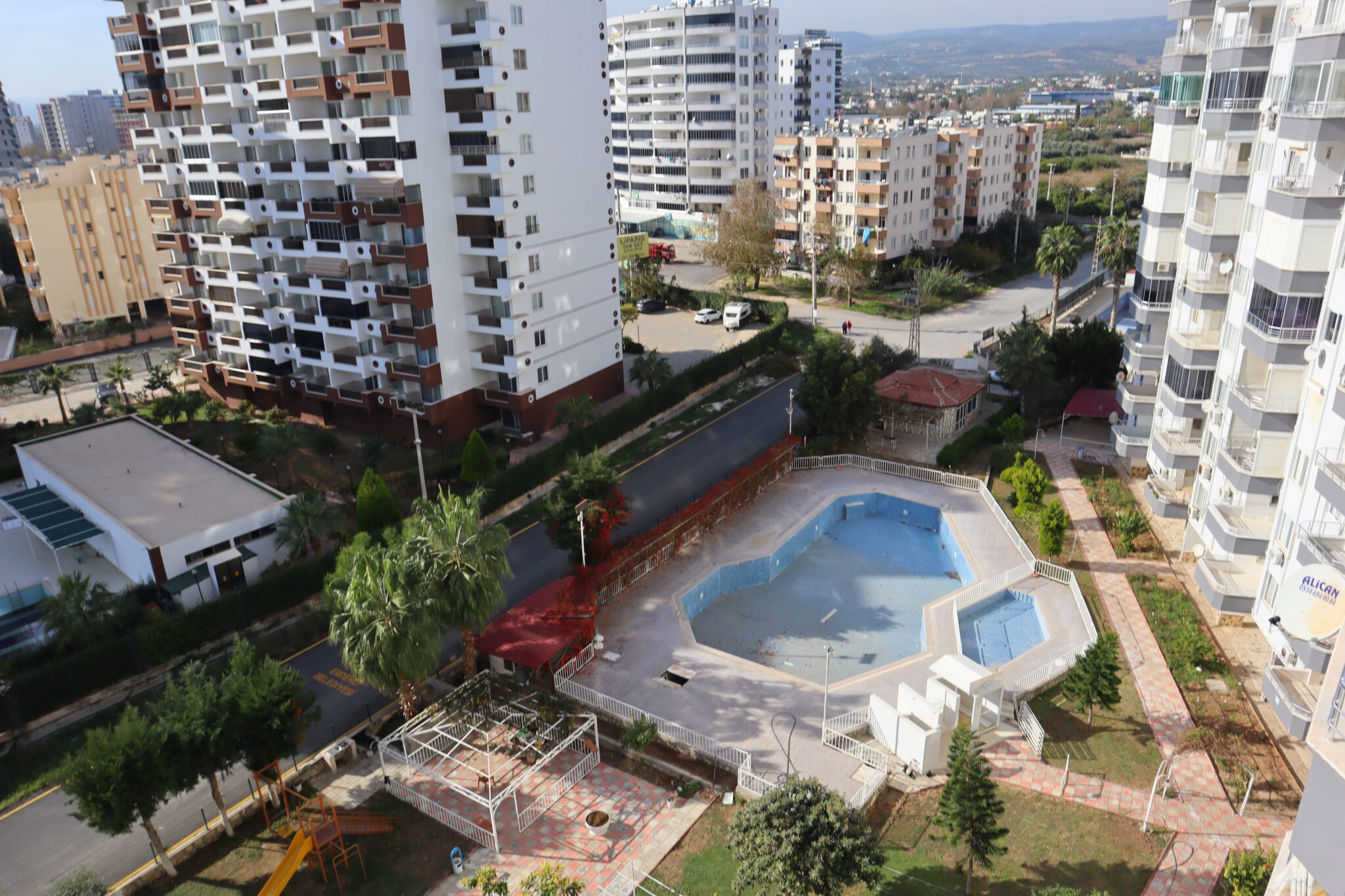Mersin Erdemli Tömük Elmas Tatil Sitesi 2+1  Eşyalı Köşe Daire