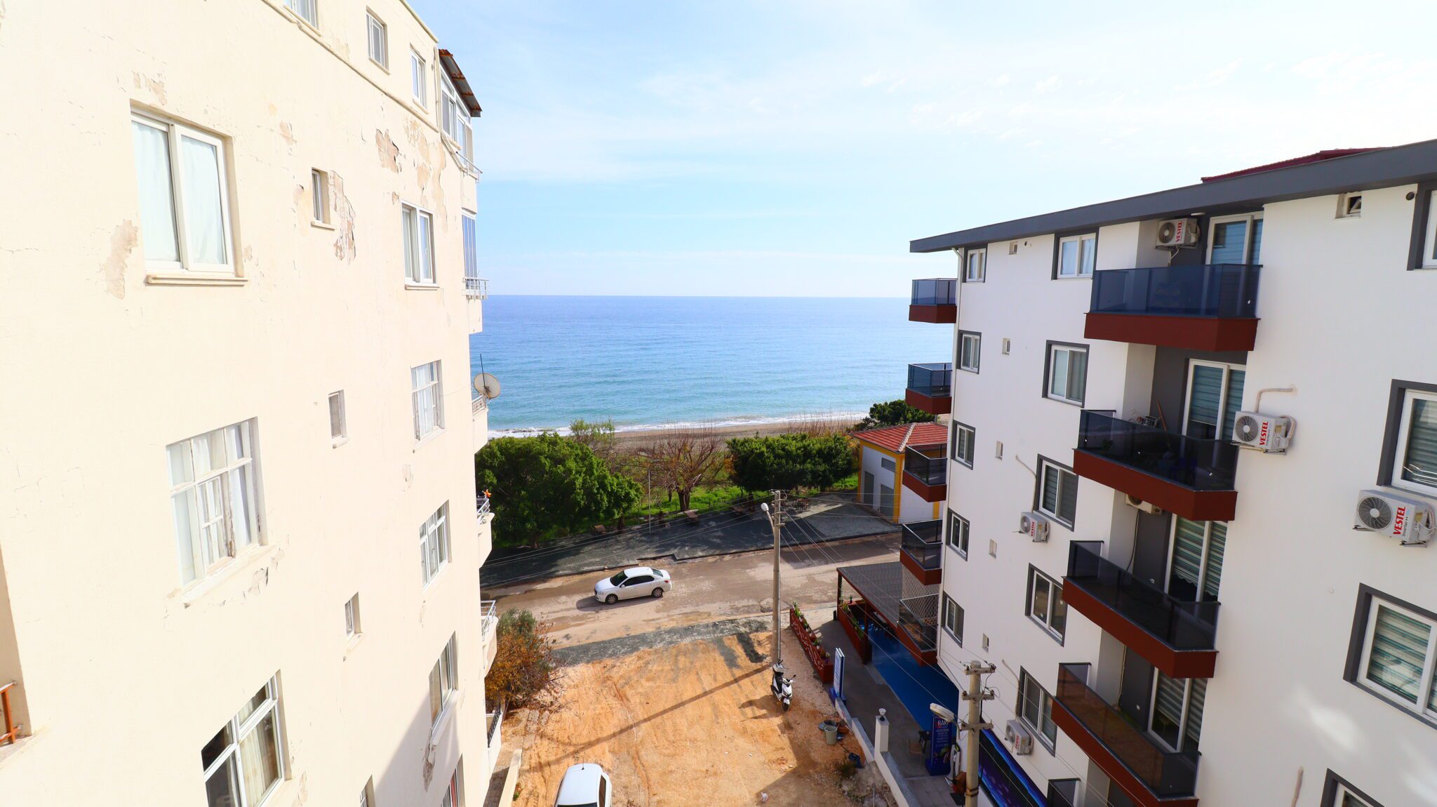 Mersin Erdemli Kocahasanlı Sahilde Eşyalı Satılık 3+1 Bakımlı Daire