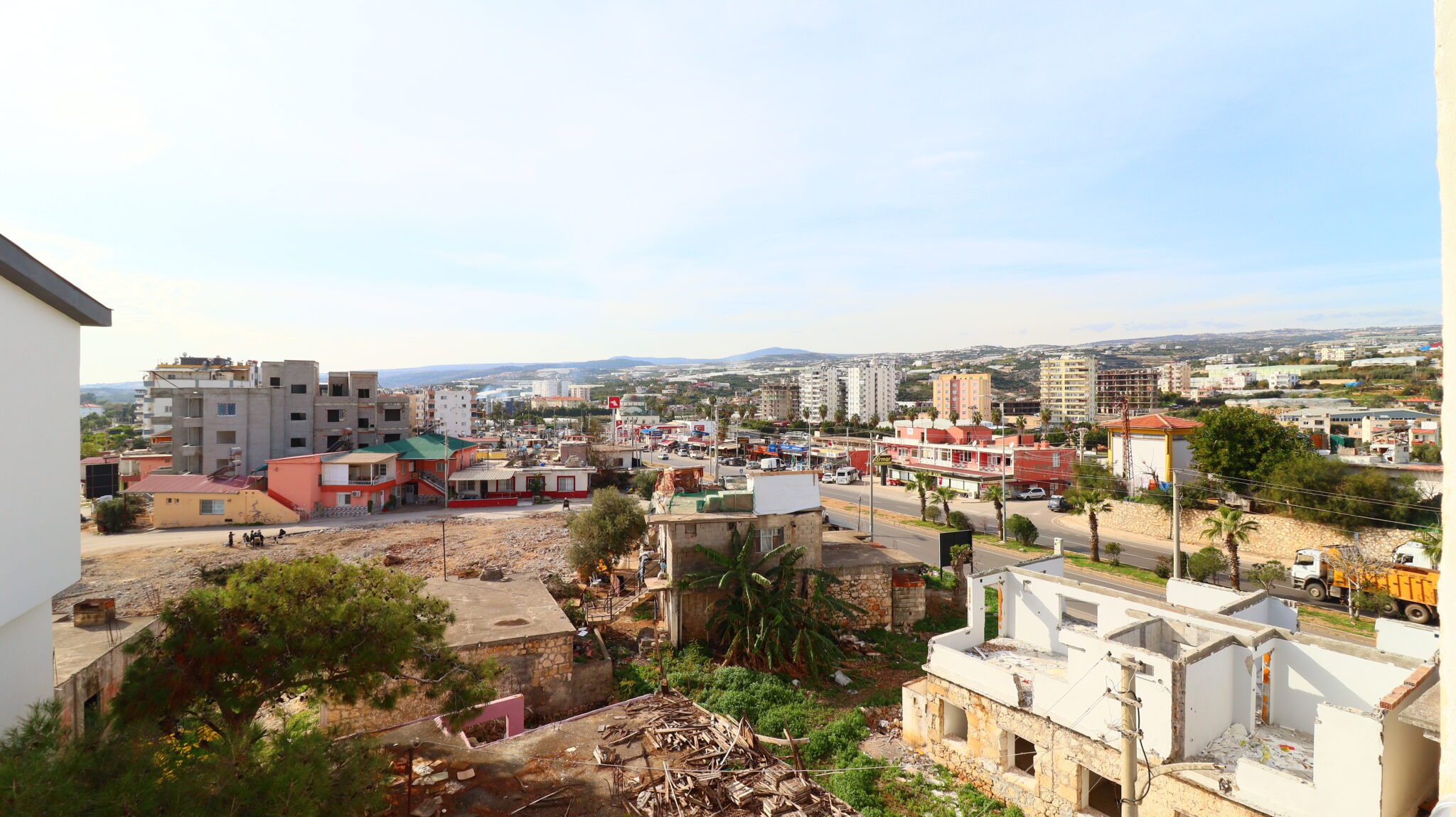 Mersin Erdemli Kocahasanlı Sahilde Eşyalı Satılık 3+1 Bakımlı Daire