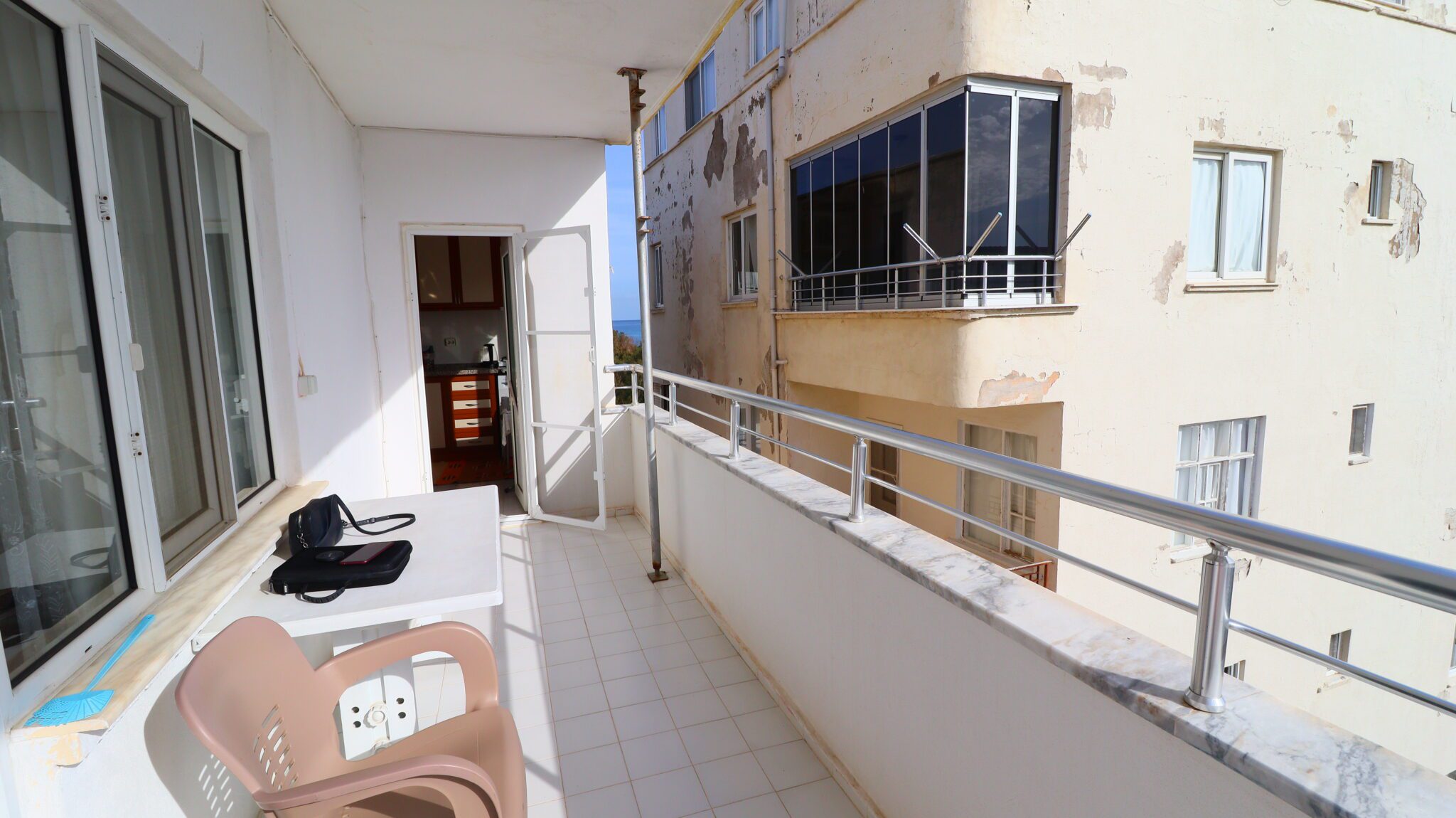 Mersin Erdemli Kocahasanlı Sahilde Eşyalı Satılık 3+1 Bakımlı Daire