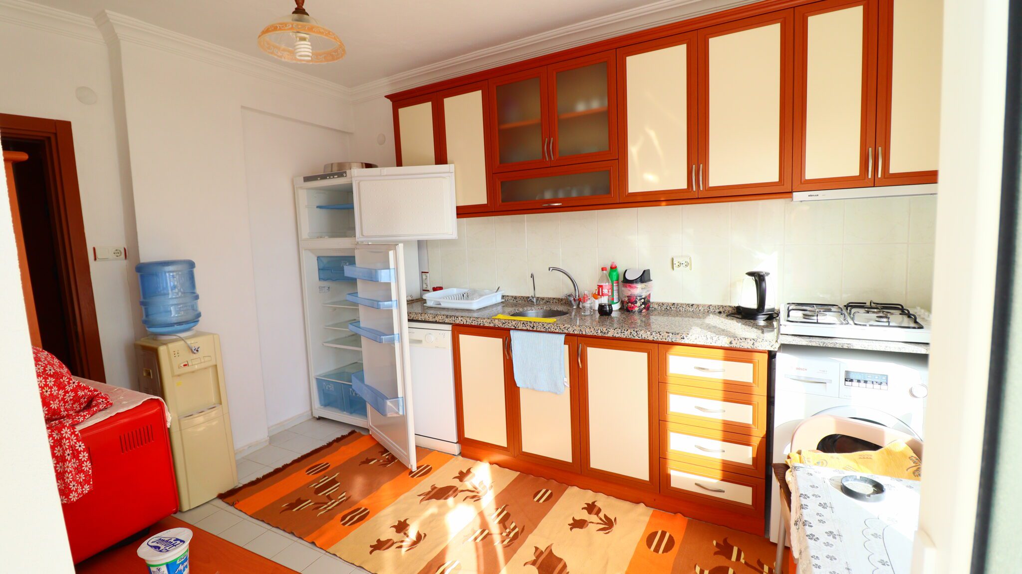 Mersin Erdemli Kocahasanlı Sahilde Eşyalı Satılık 3+1 Bakımlı Daire