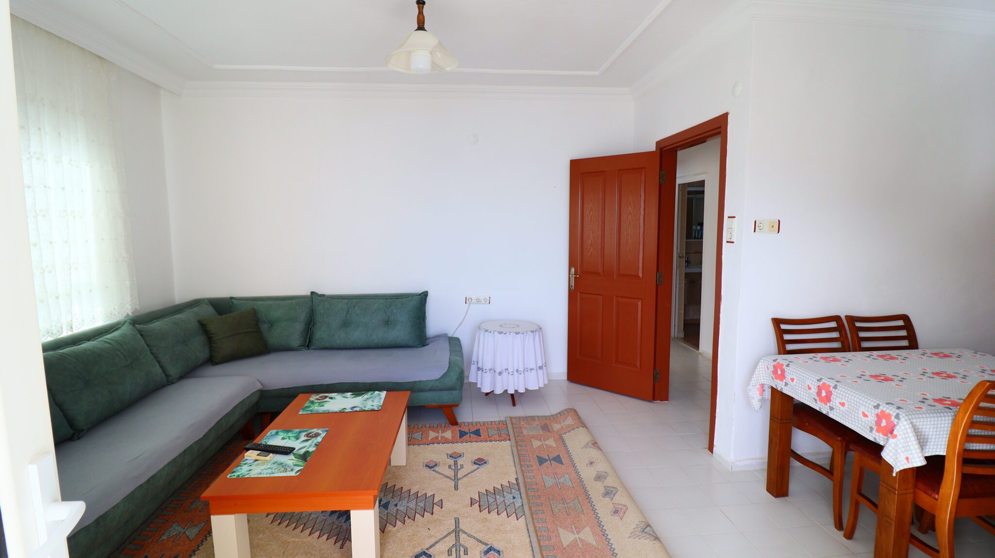 Mersin Erdemli Kocahasanlı Sahilde Eşyalı Satılık 3+1 Bakımlı Daire