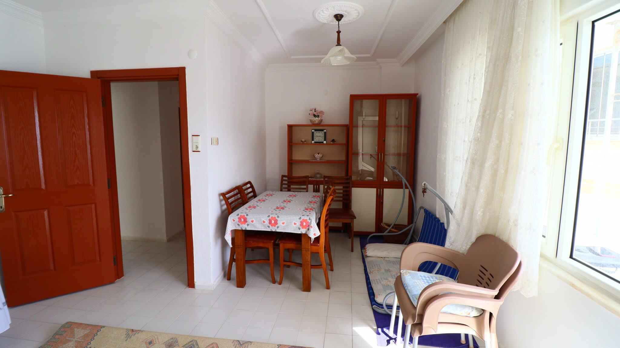 Mersin Erdemli Kocahasanlı Sahilde Eşyalı Satılık 3+1 Bakımlı Daire