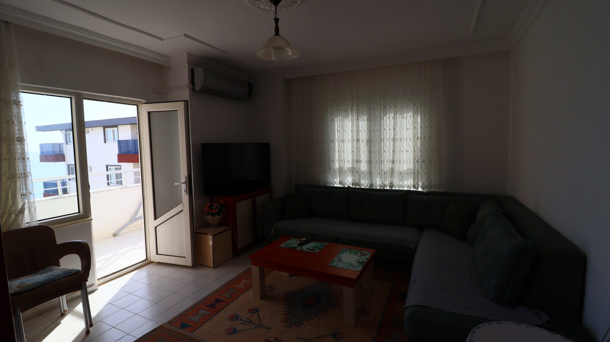 Mersin Erdemli Kocahasanlı Sahilde Eşyalı Satılık 3+1 Bakımlı Daire