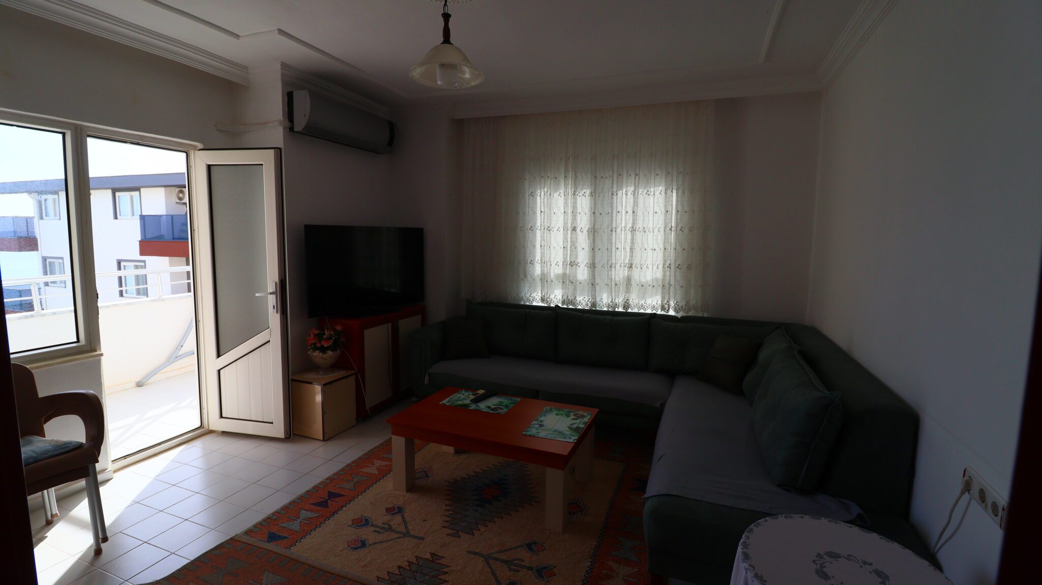 Mersin Erdemli Kocahasanlı Sahilde Eşyalı Satılık 3+1 Bakımlı Daire