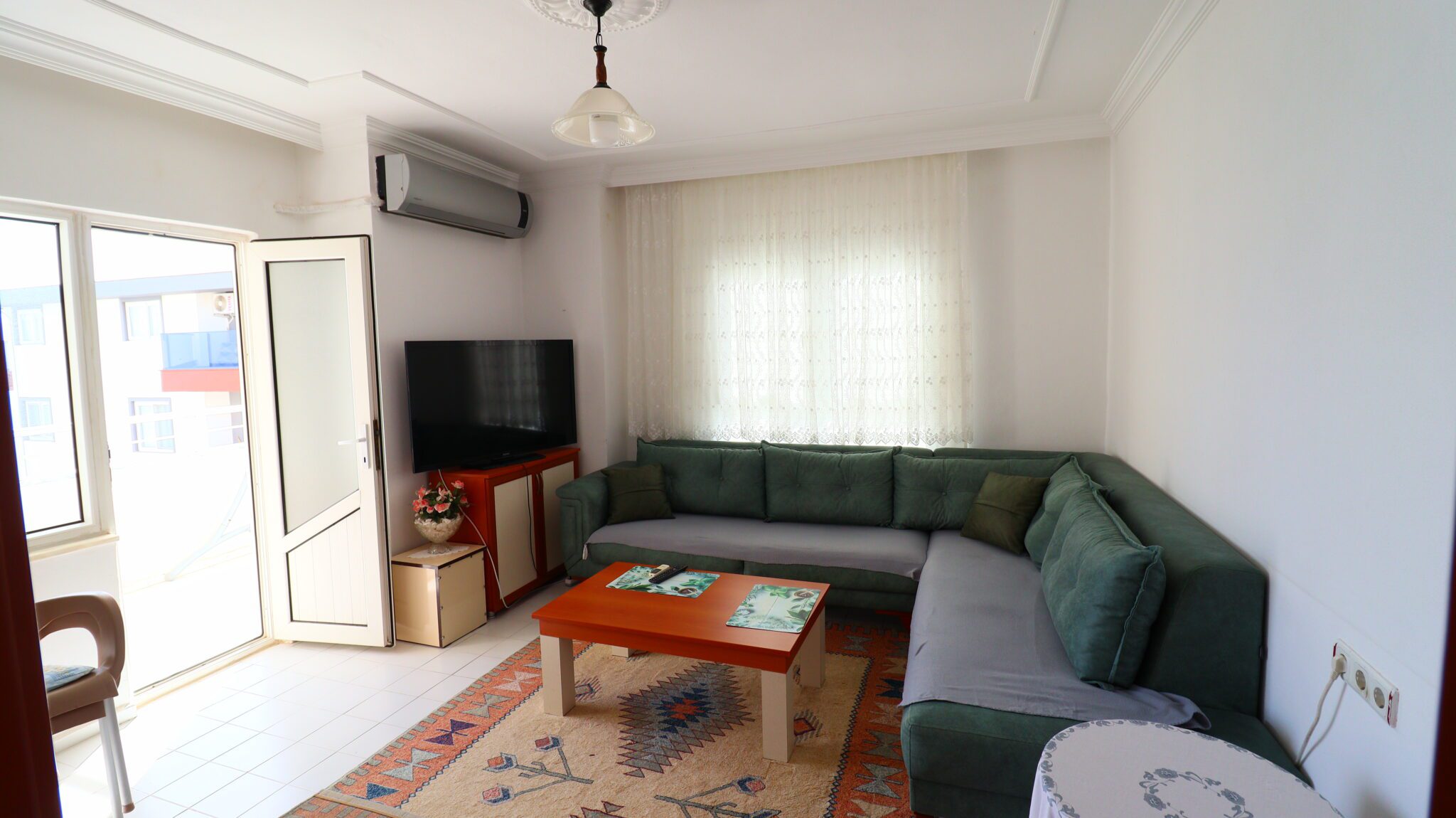 Mersin Erdemli Kocahasanlı Sahilde Eşyalı Satılık 3+1 Bakımlı Daire