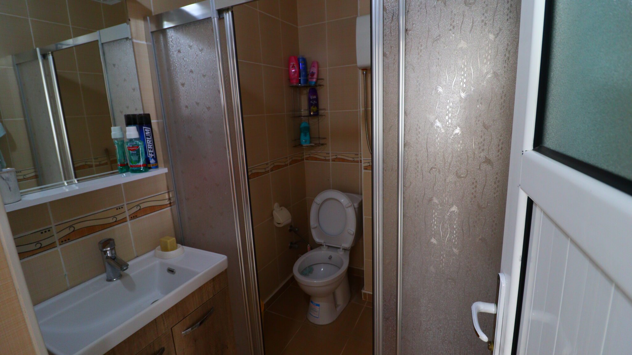 Mersin Erdemli Kocahasanlı Sahilde Eşyalı Satılık 3+1 Bakımlı Daire