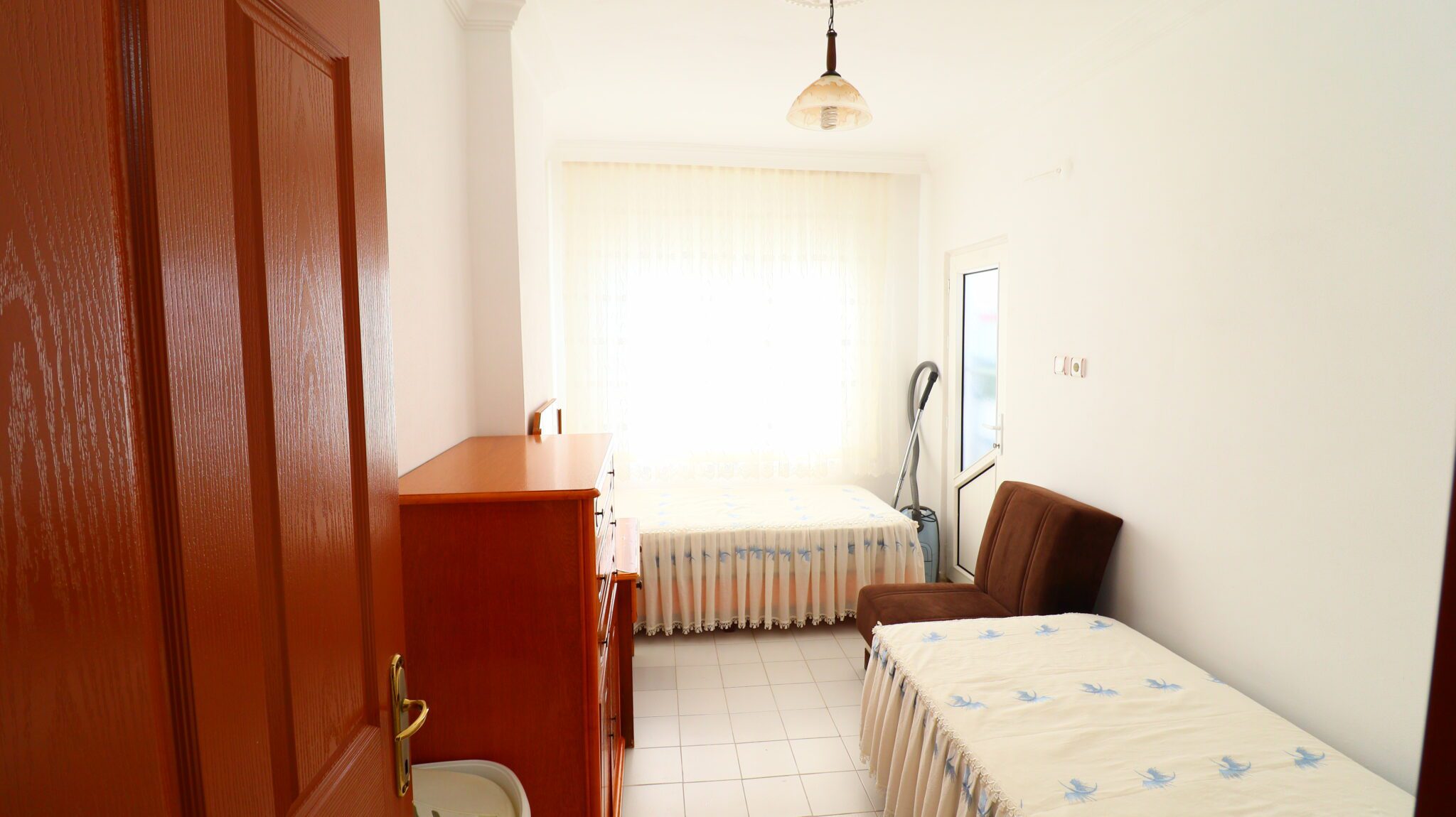 Mersin Erdemli Kocahasanlı Sahilde Eşyalı Satılık 3+1 Bakımlı Daire