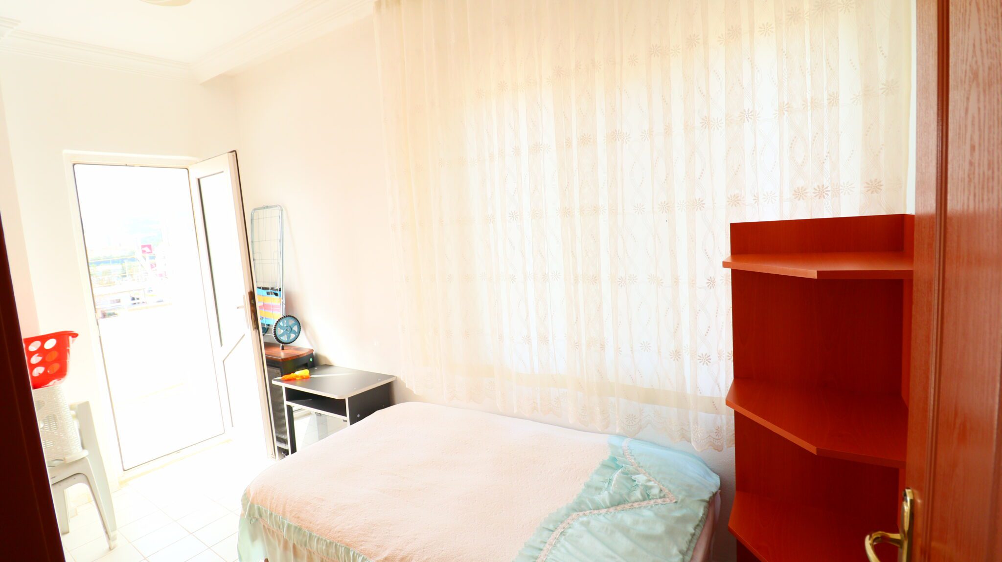 Mersin Erdemli Kocahasanlı Sahilde Eşyalı Satılık 3+1 Bakımlı Daire